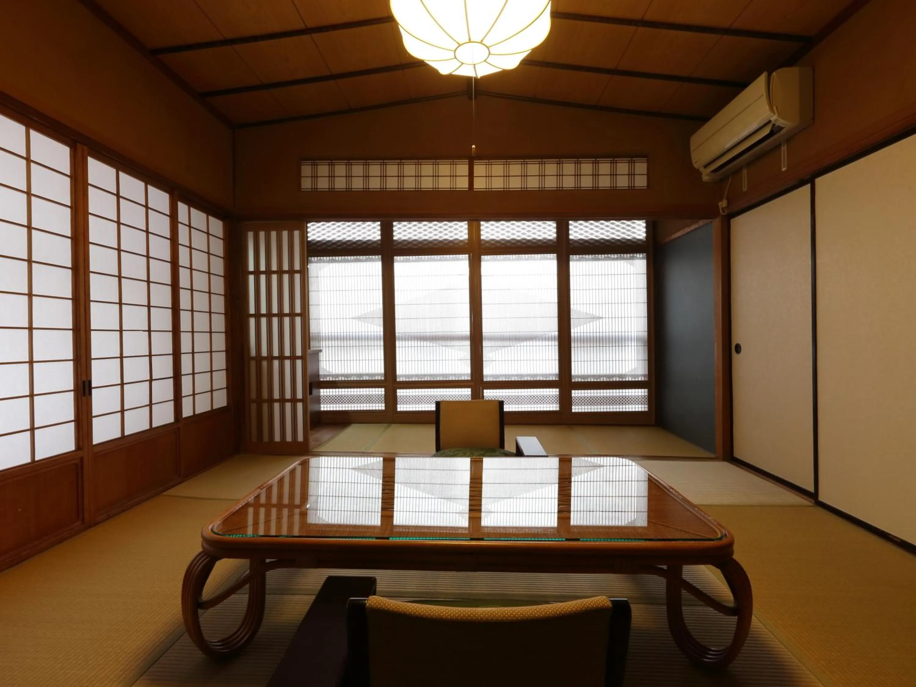 Photo of the whole room in Hanakanzashi