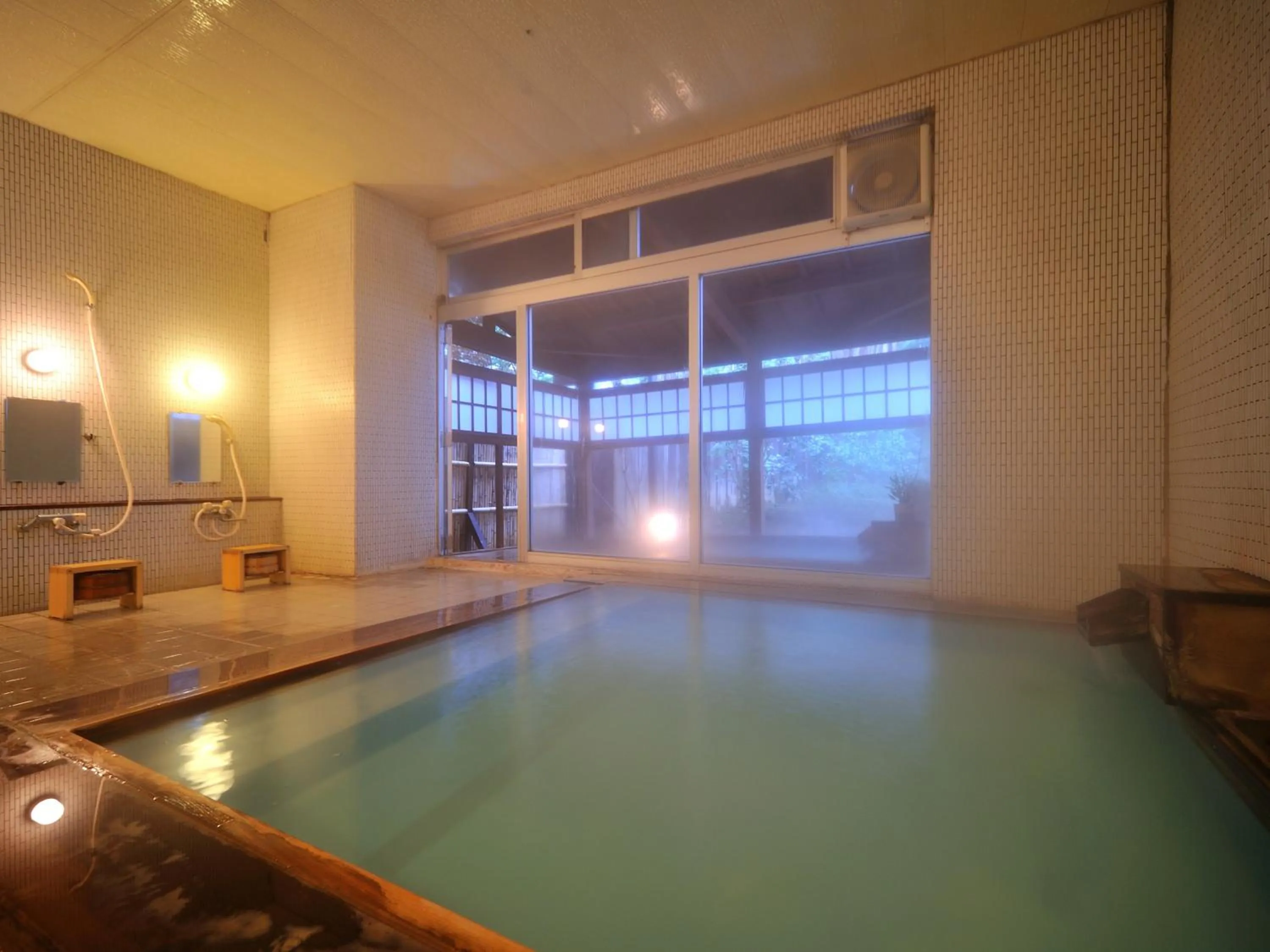 Hot Spring Bath in Hanakanzashi