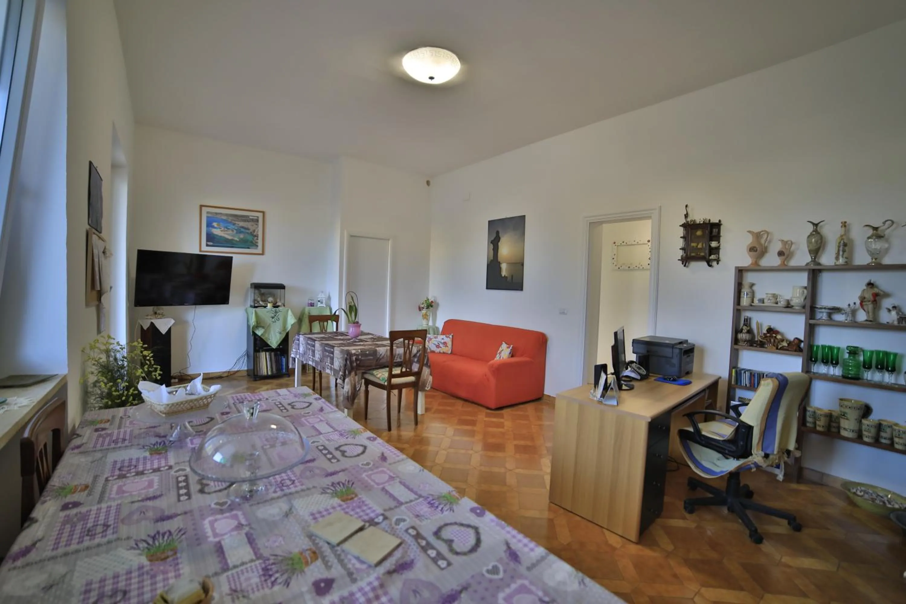 Communal lounge/ TV room, Bed in Villa Musella B&B