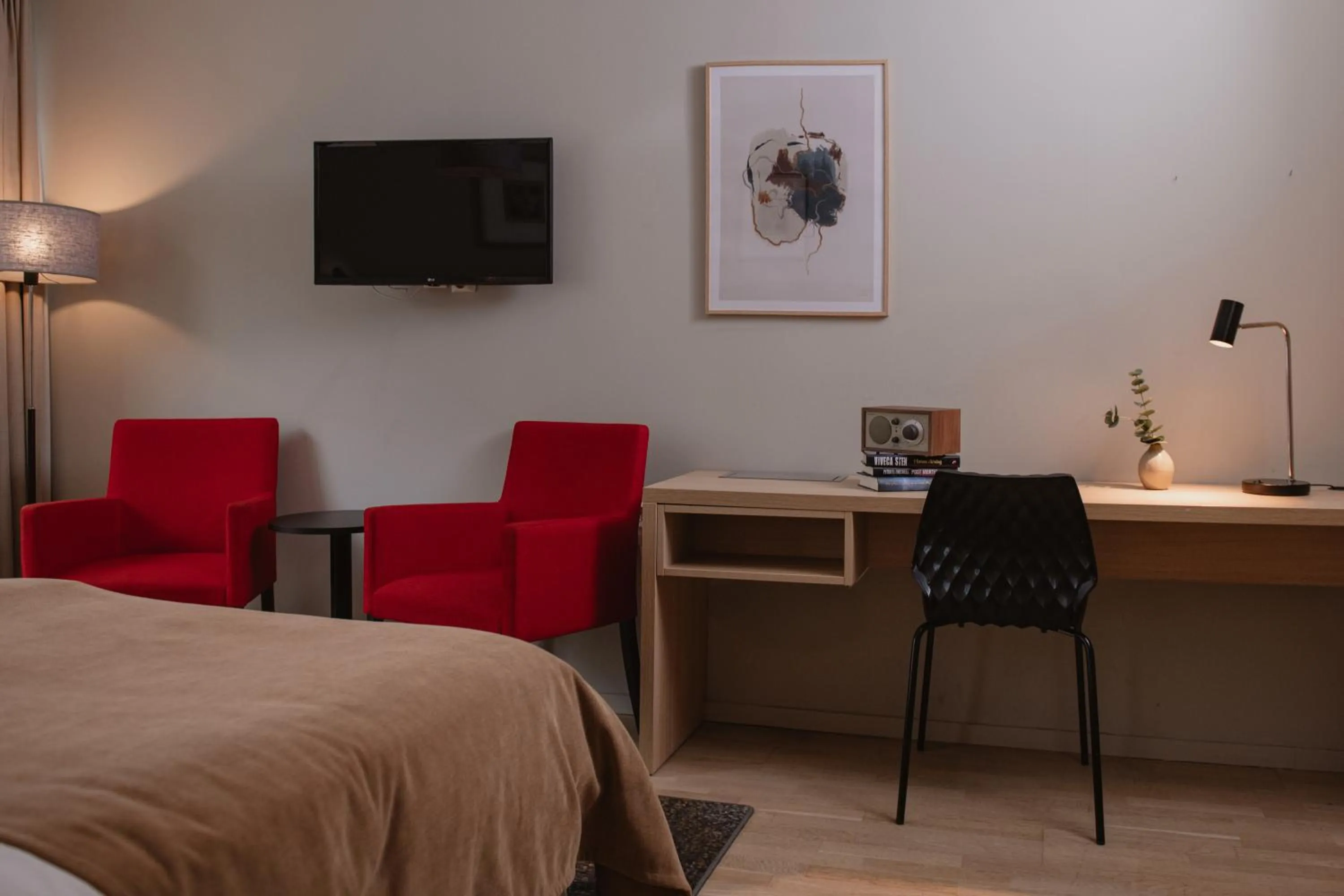 TV and multimedia, Bed in Home Hotel Odin