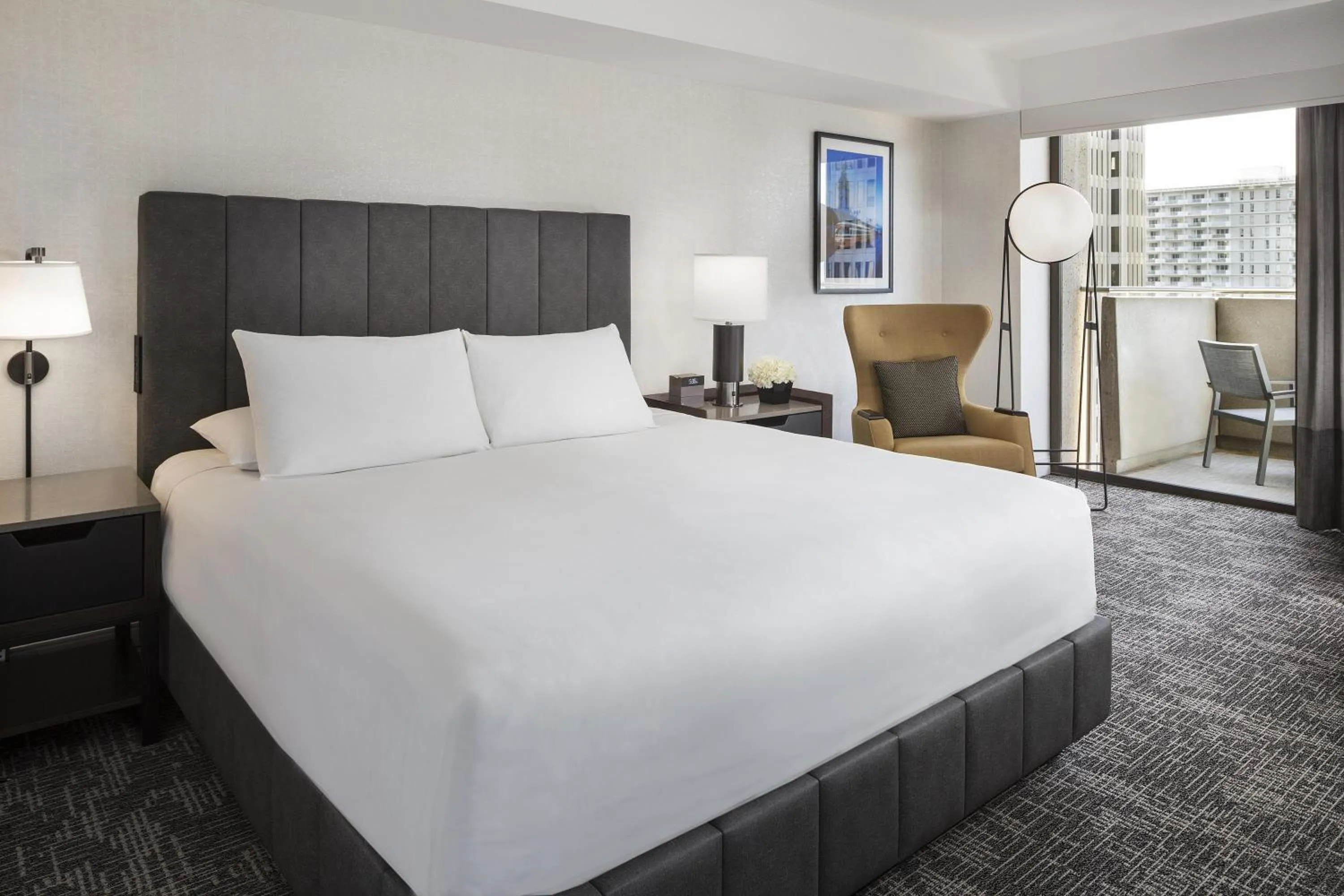 Photo of the whole room, Bed in Hyatt Regency San Francisco