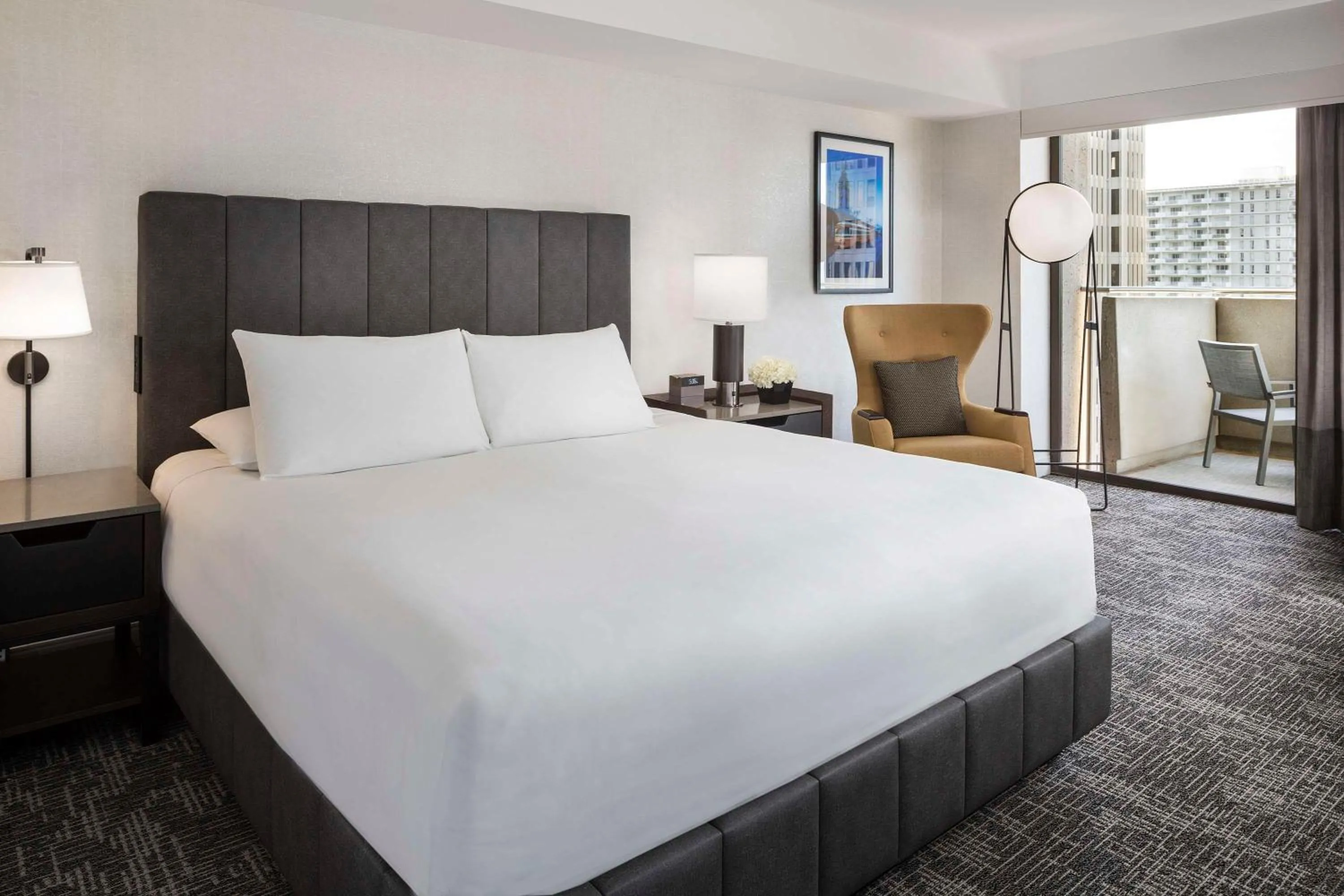 Photo of the whole room, Bed in Hyatt Regency San Francisco