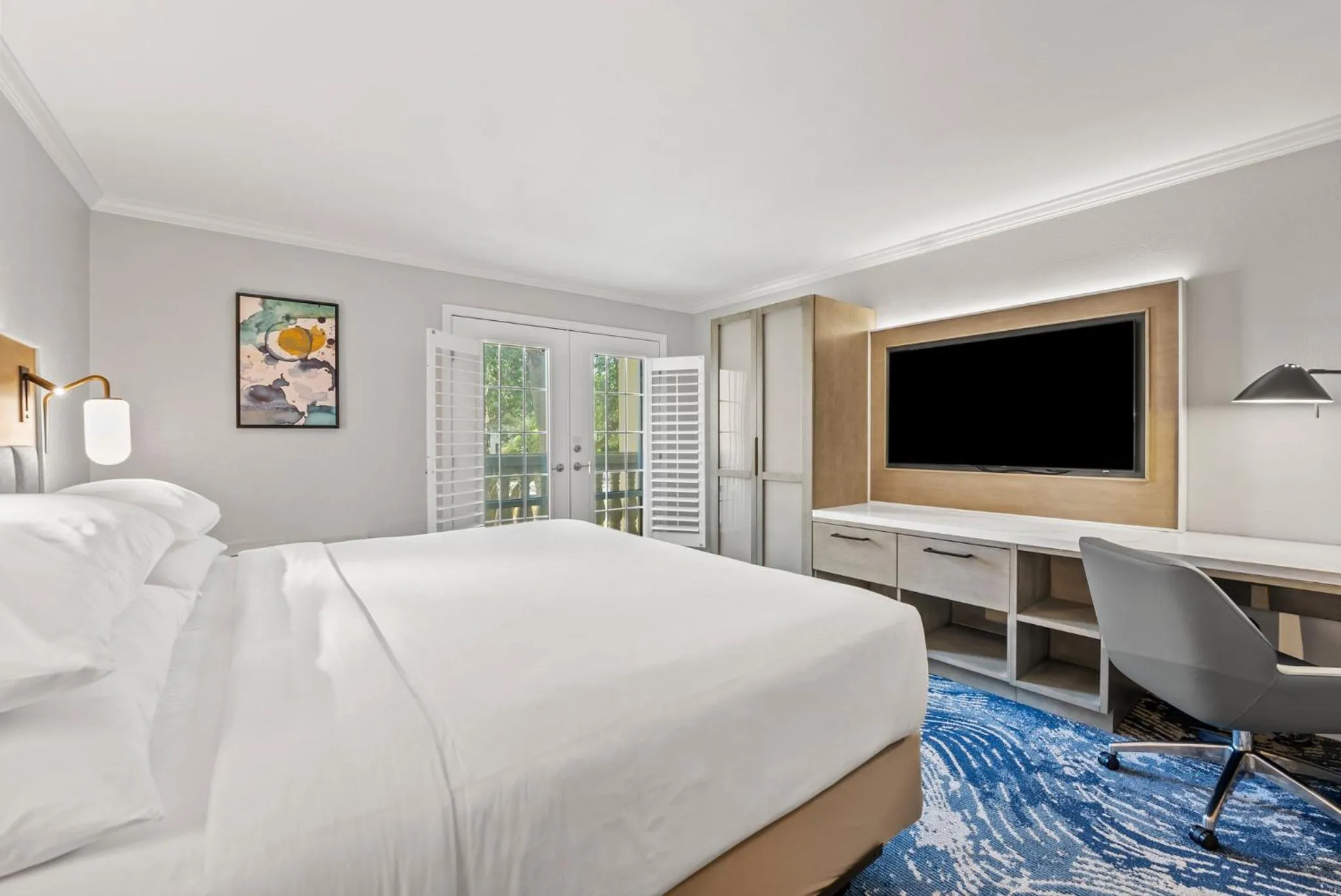 Photo of the whole room, Bed in Crowne Plaza Orlando-Downtown by IHG