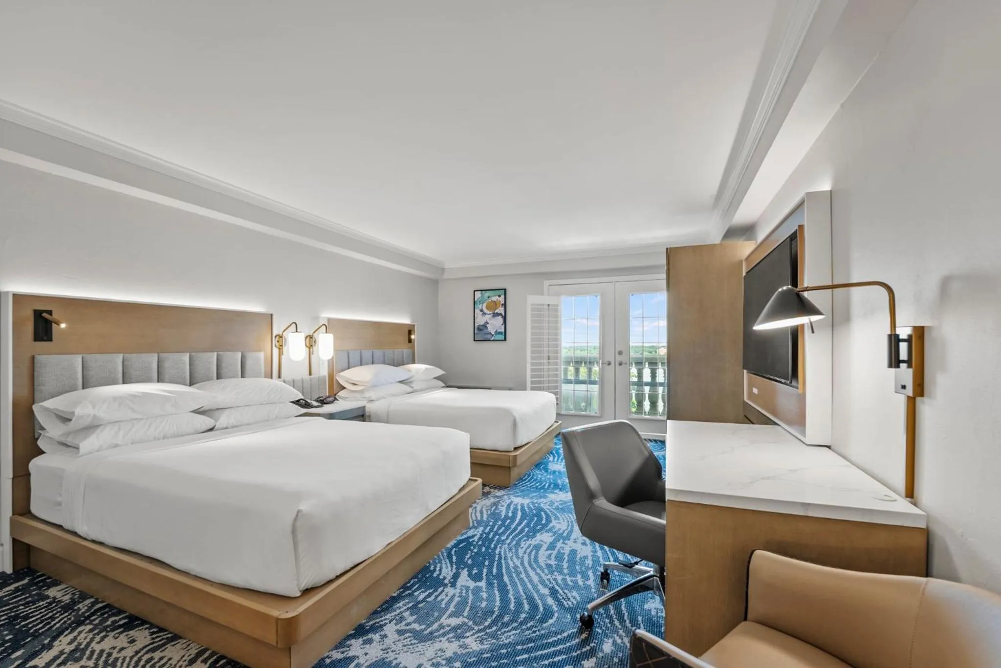 Photo of the whole room, Bed in Crowne Plaza Orlando-Downtown by IHG