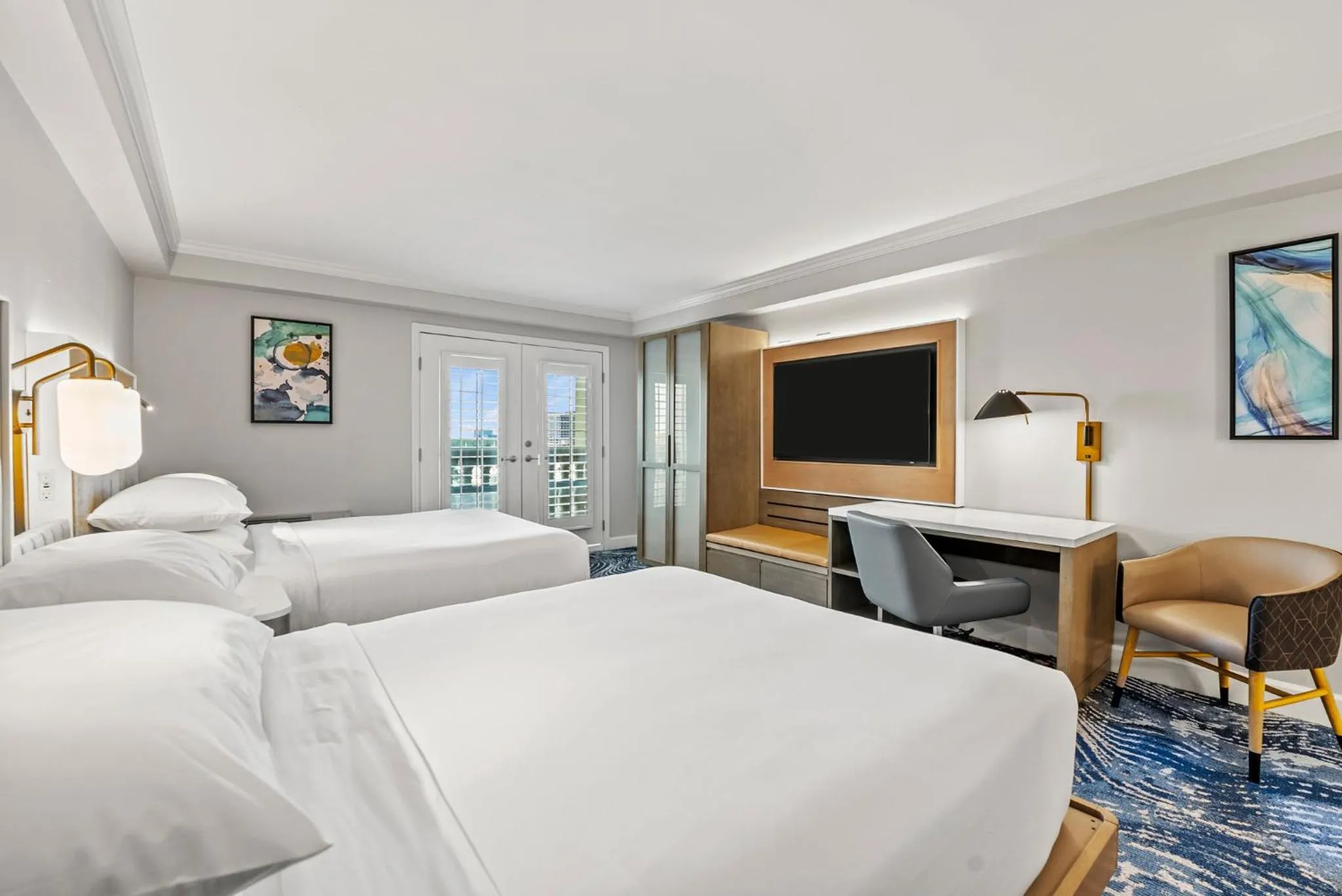 Photo of the whole room, Bed in Crowne Plaza Orlando-Downtown by IHG