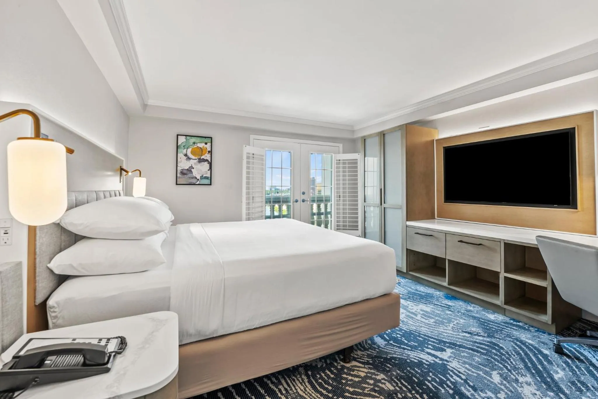 Photo of the whole room, Bed in Crowne Plaza Orlando-Downtown by IHG