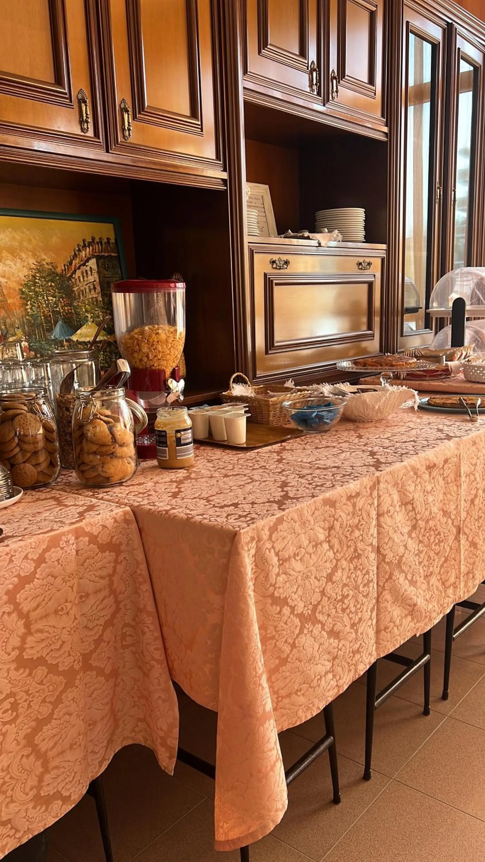 Restaurant/places to eat in Hotel Cliff