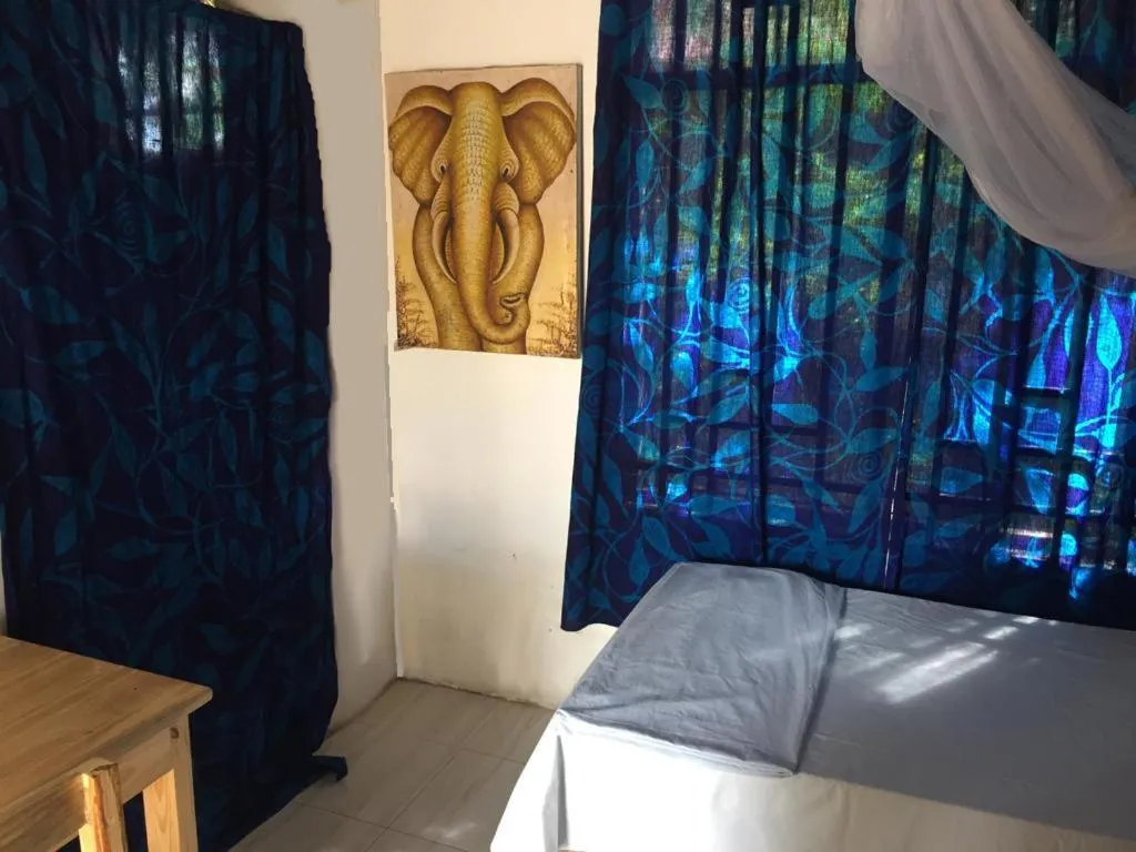 Photo of the whole room, Bed in Eazy's Place