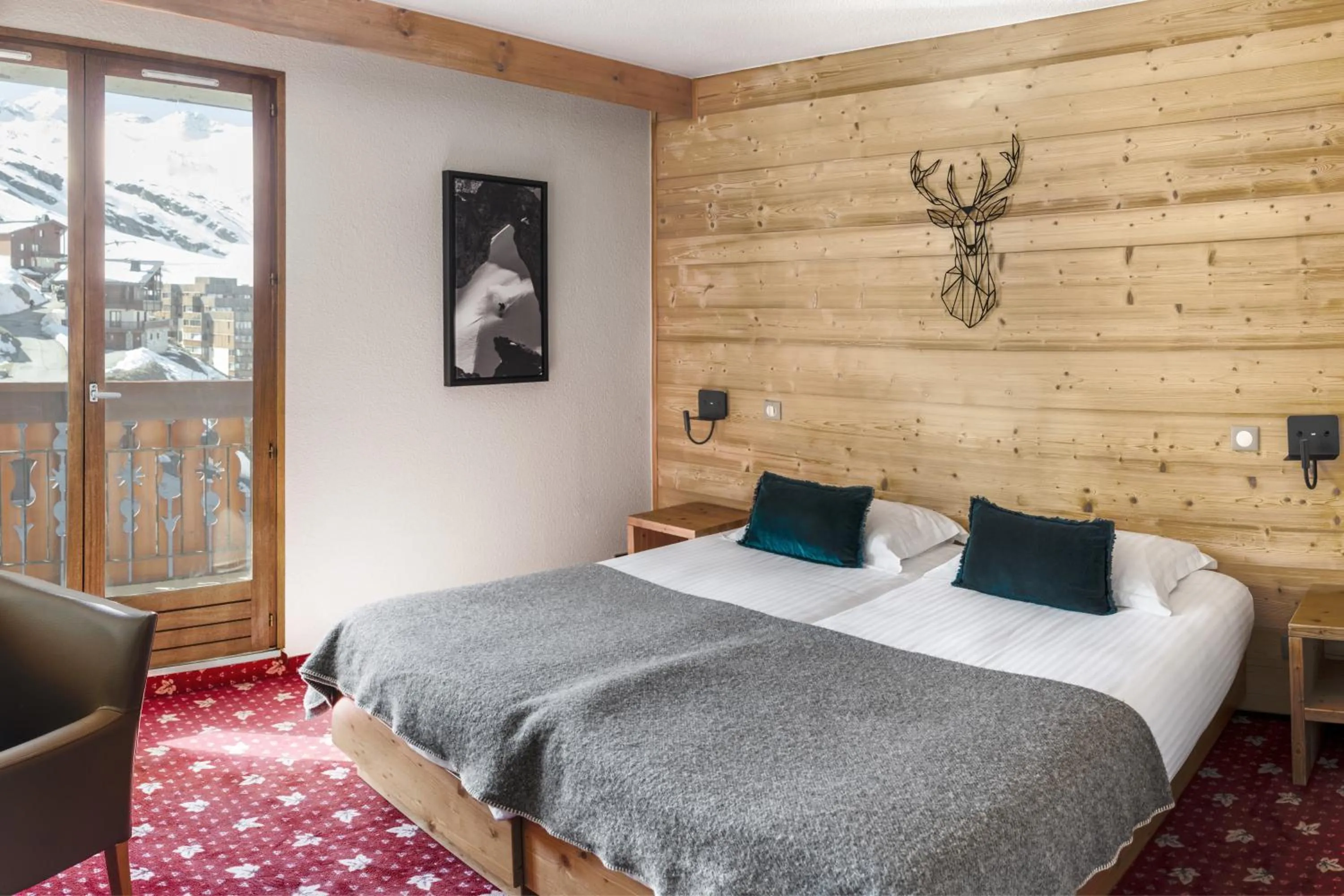 Bedroom, Bed in Hôtel Le Sherpa Val Thorens