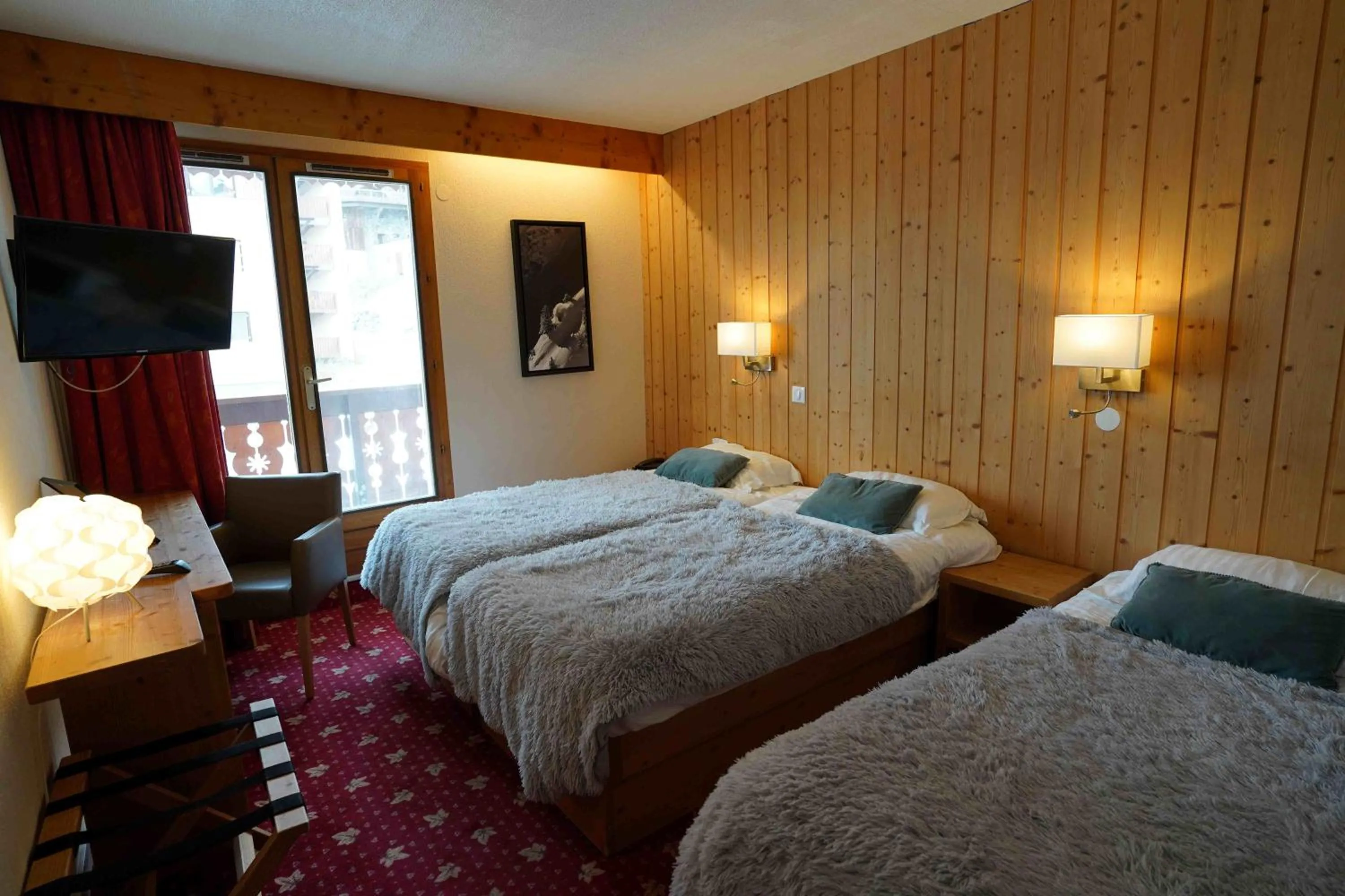 Bedroom, Bed in Hôtel Le Sherpa Val Thorens