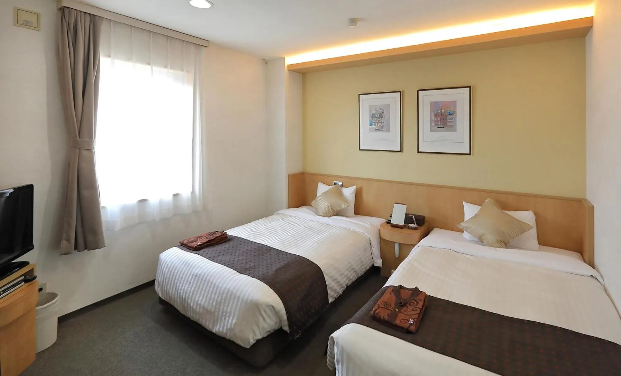 Bed in Hotel Annex Inn