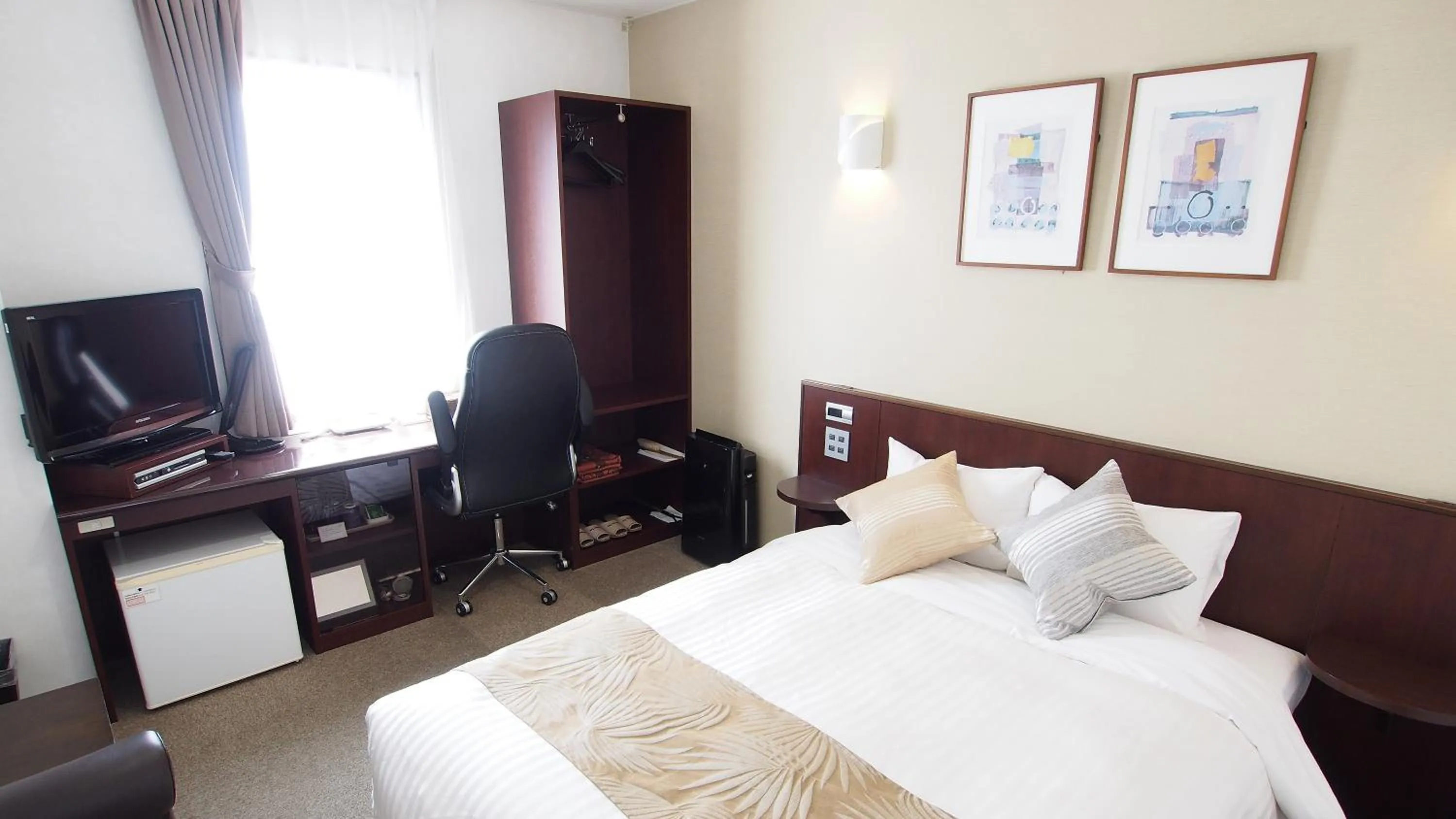 Bed in Hotel Annex Inn