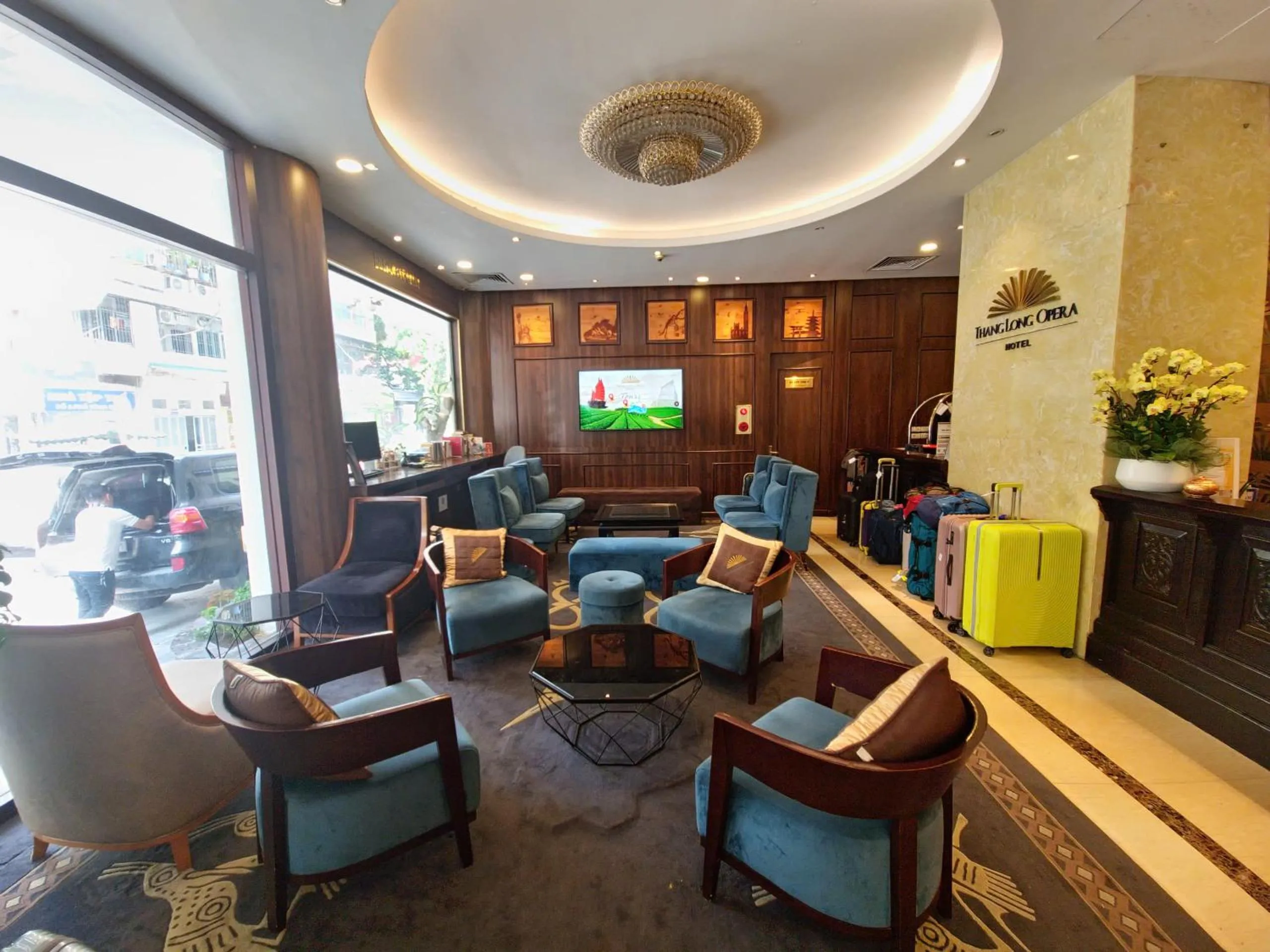 Lobby or reception in Thang Long Opera Hotel