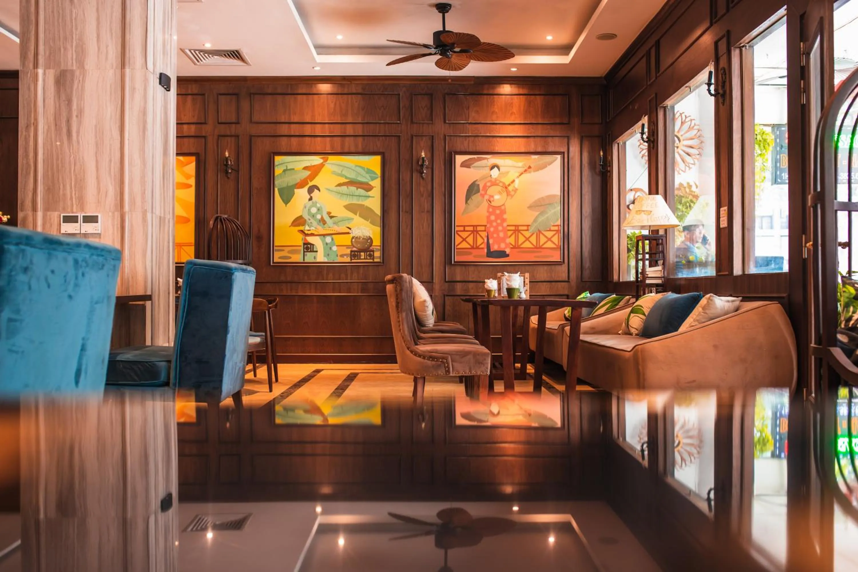 Restaurant/places to eat in Thang Long Opera Hotel