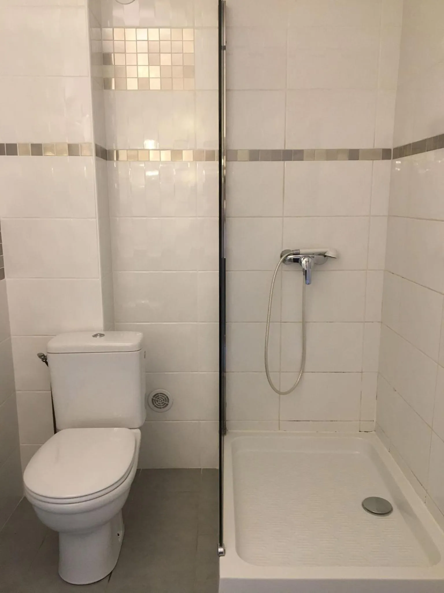 Bathroom in Hotel Val De Saone Lyon Caluire Rillieux