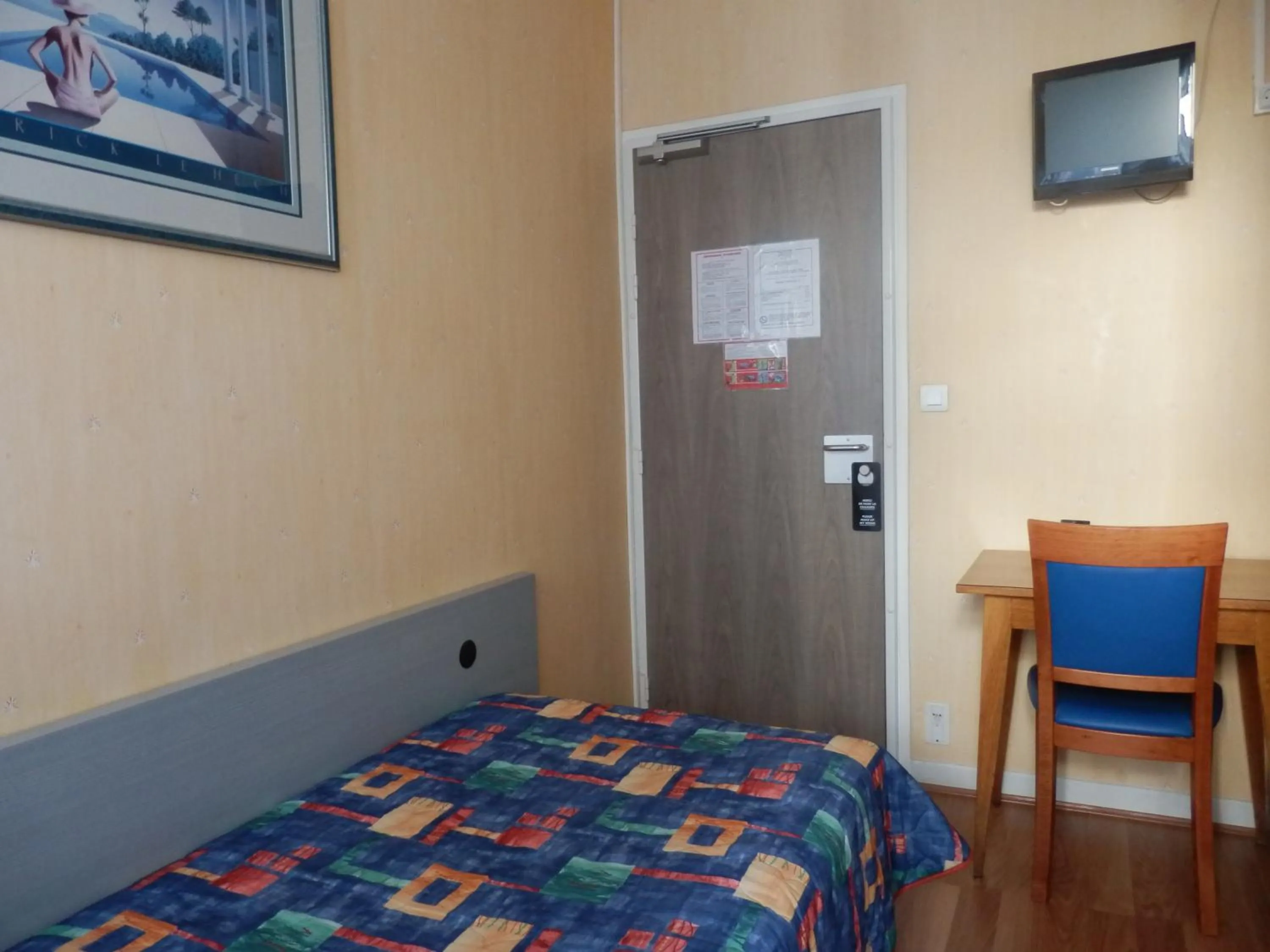 Bed in Hotel Val De Saone Lyon Caluire Rillieux