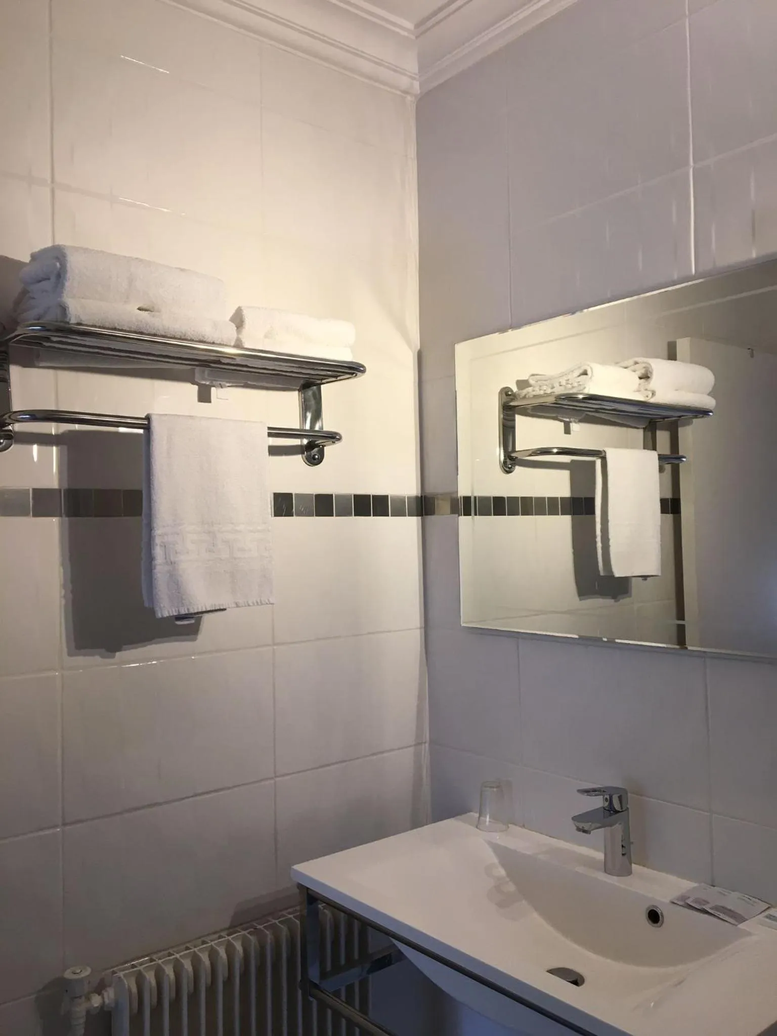 Bathroom in Hotel Val De Saone Lyon Caluire Rillieux