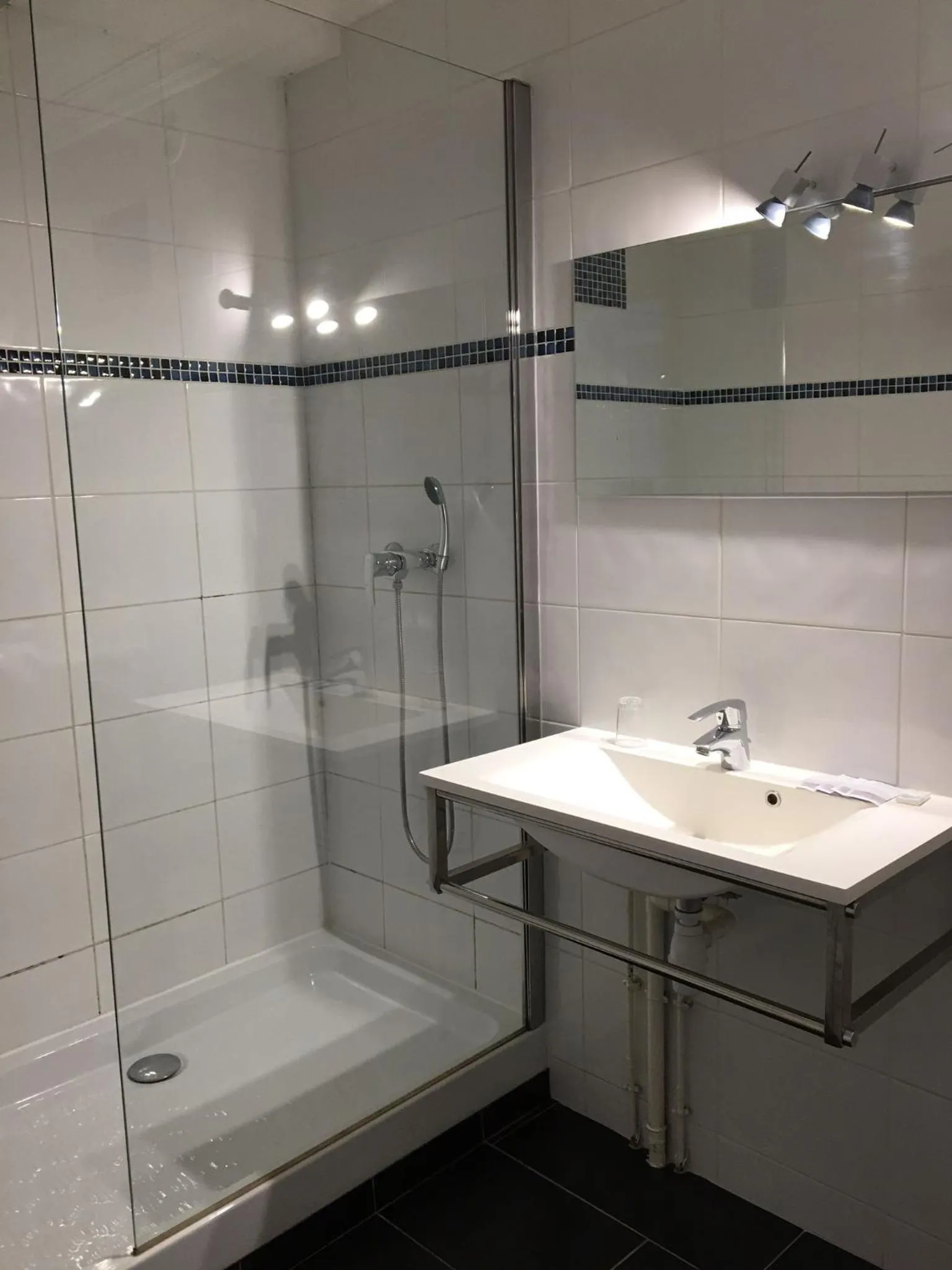 Shower in Hotel Val De Saone Lyon Caluire Rillieux