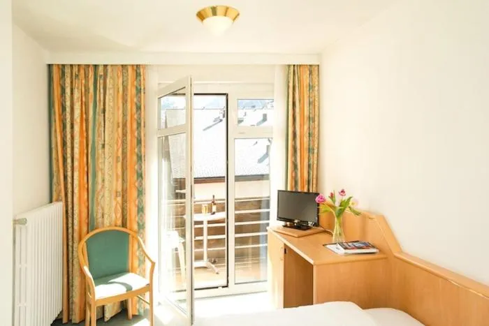 Seating area, Bed in Gornergrat Dorf Hotel