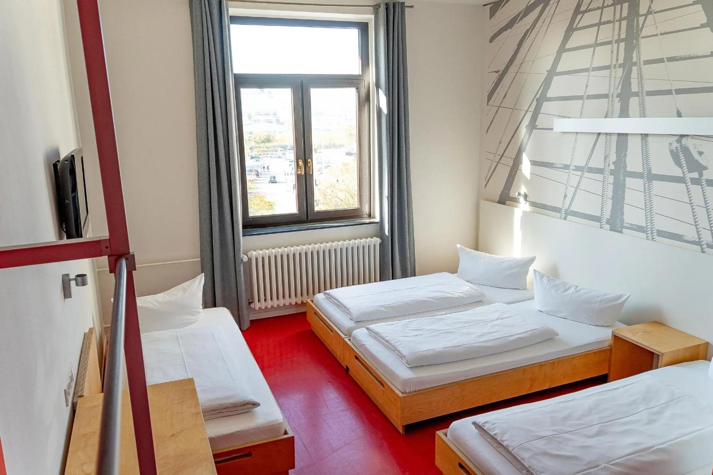 Shower, Bed in havenhostel Bremerhaven