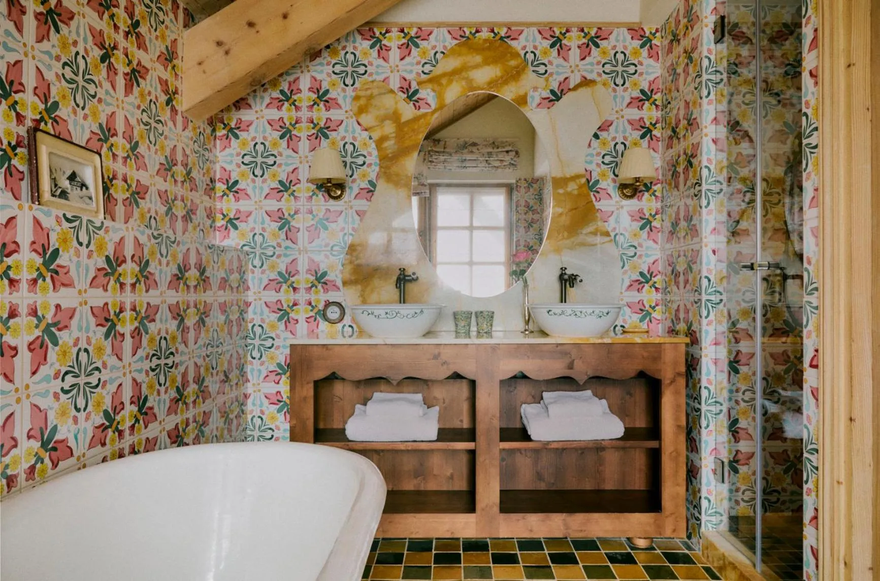Bathroom, Bed in Hôtel Saint-Georges