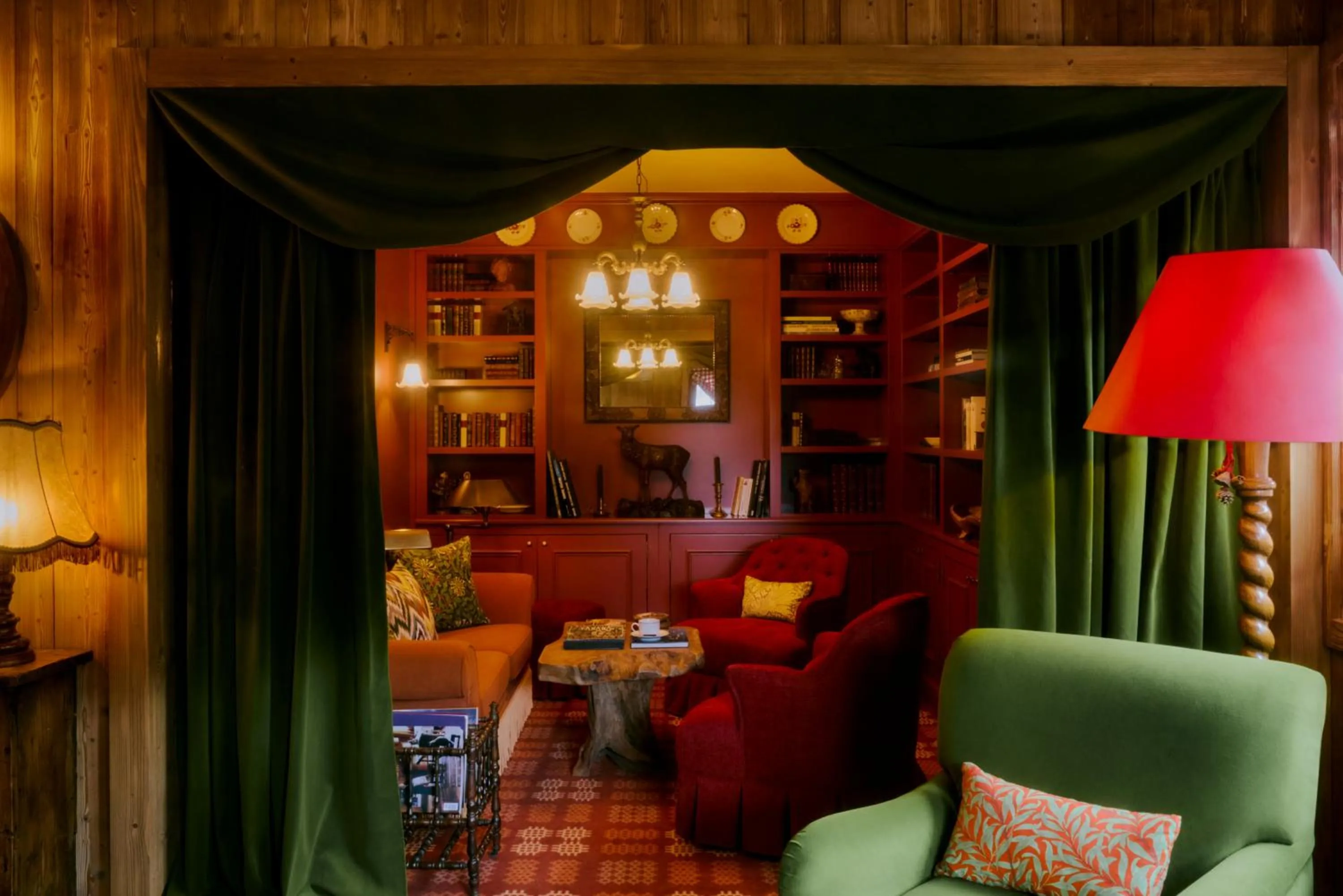 Lounge or bar in Hôtel Saint-Georges