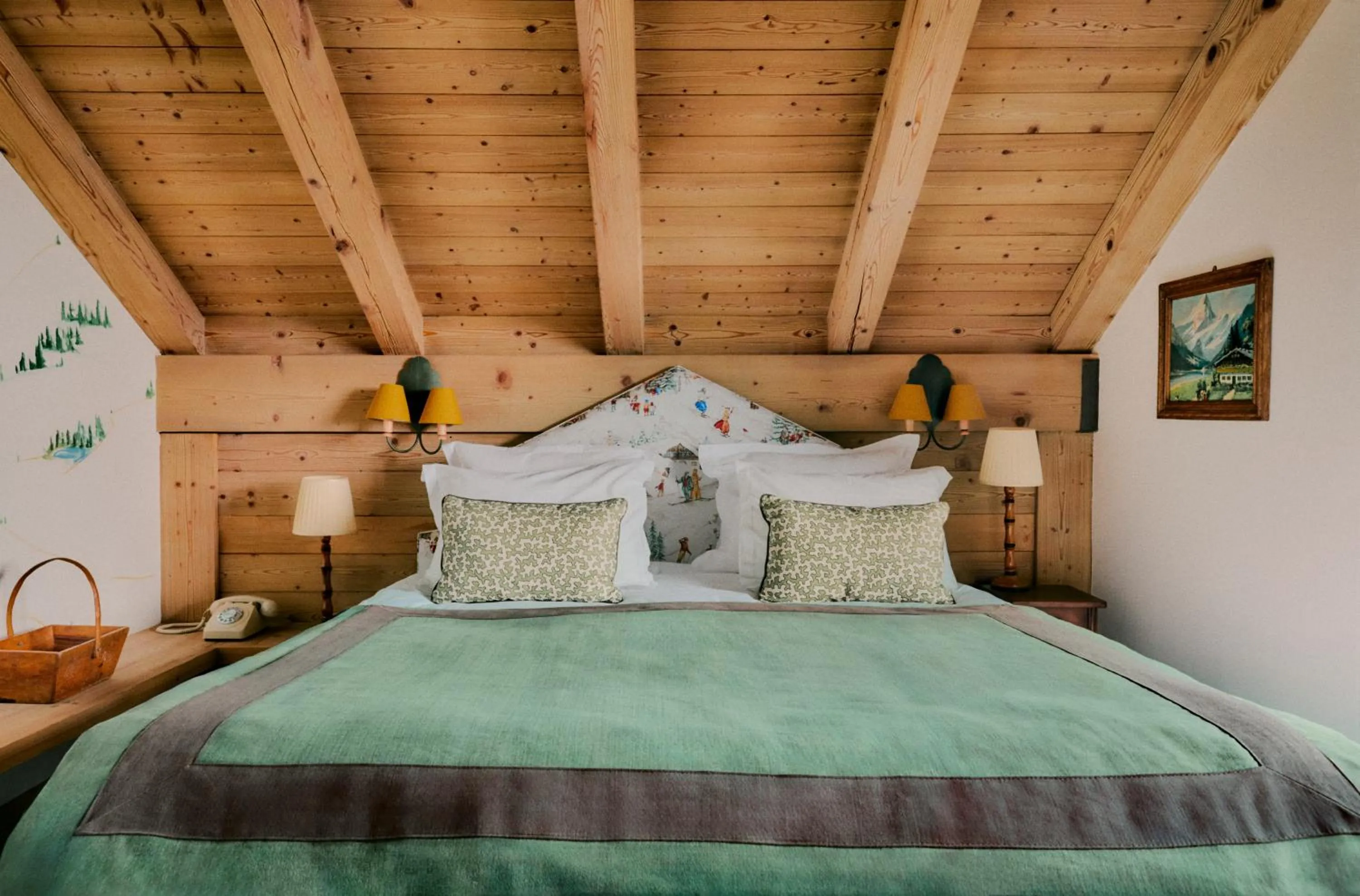 Bed in Hôtel Saint-Georges Relais & Châteaux