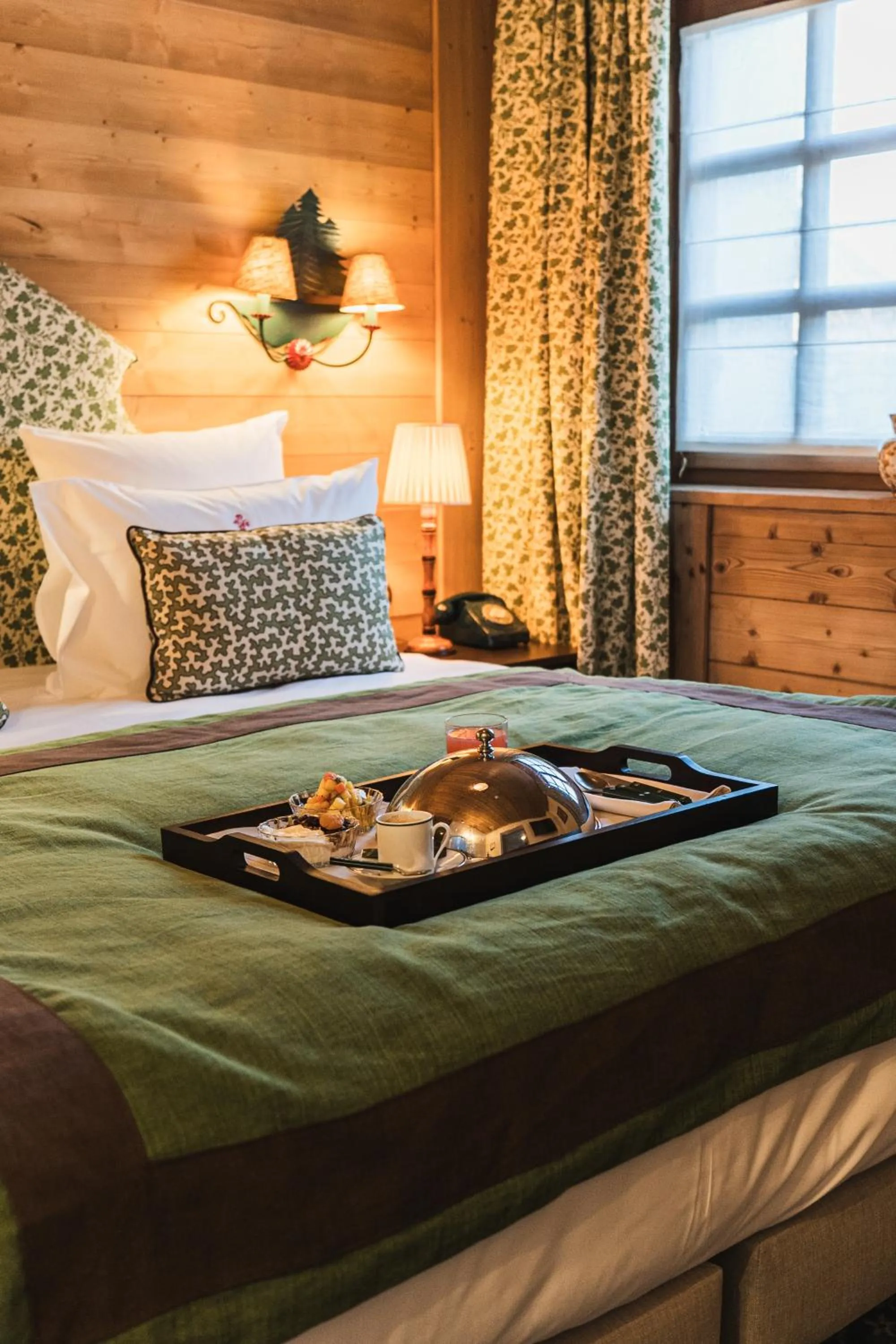 Bed in Hôtel Saint-Georges Relais & Châteaux