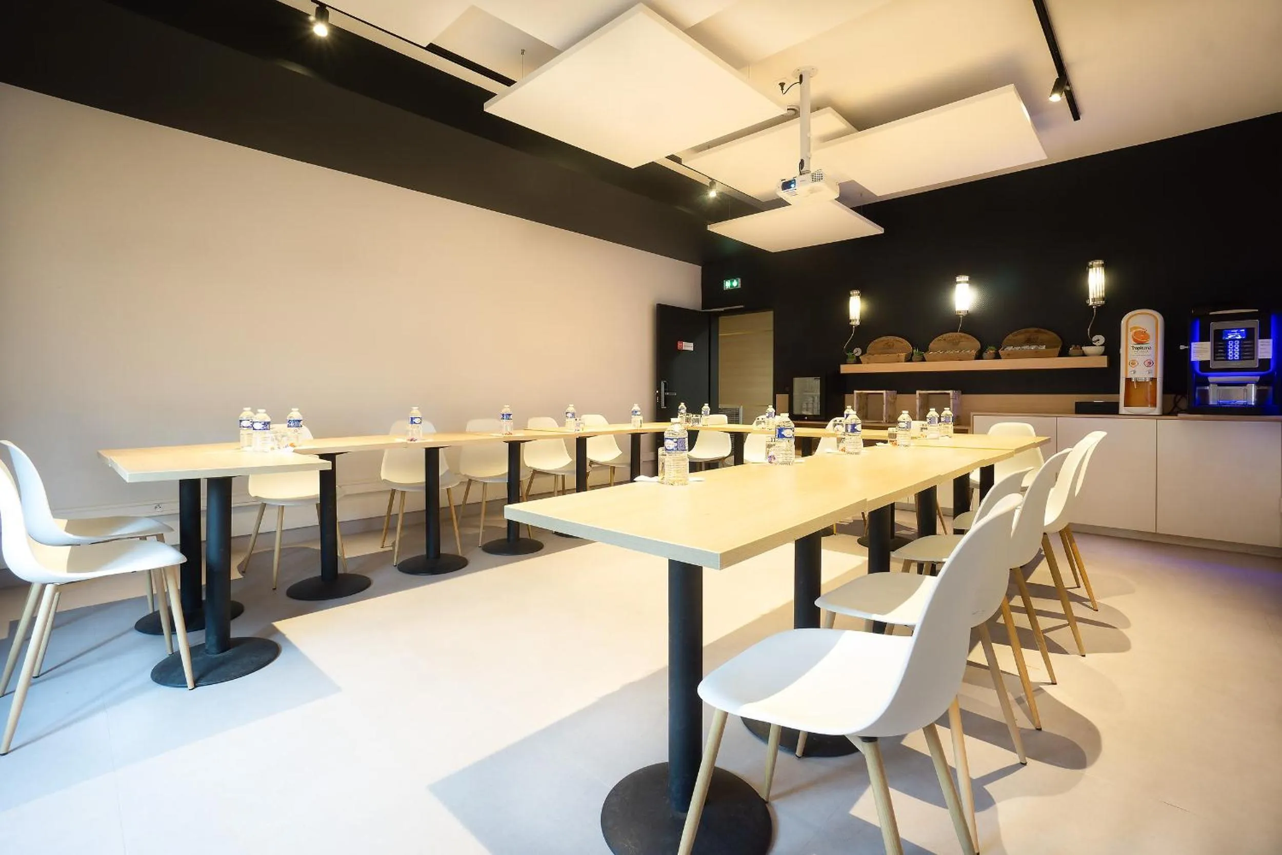 Meeting/conference room in City Résidence Paris Saint-Maurice