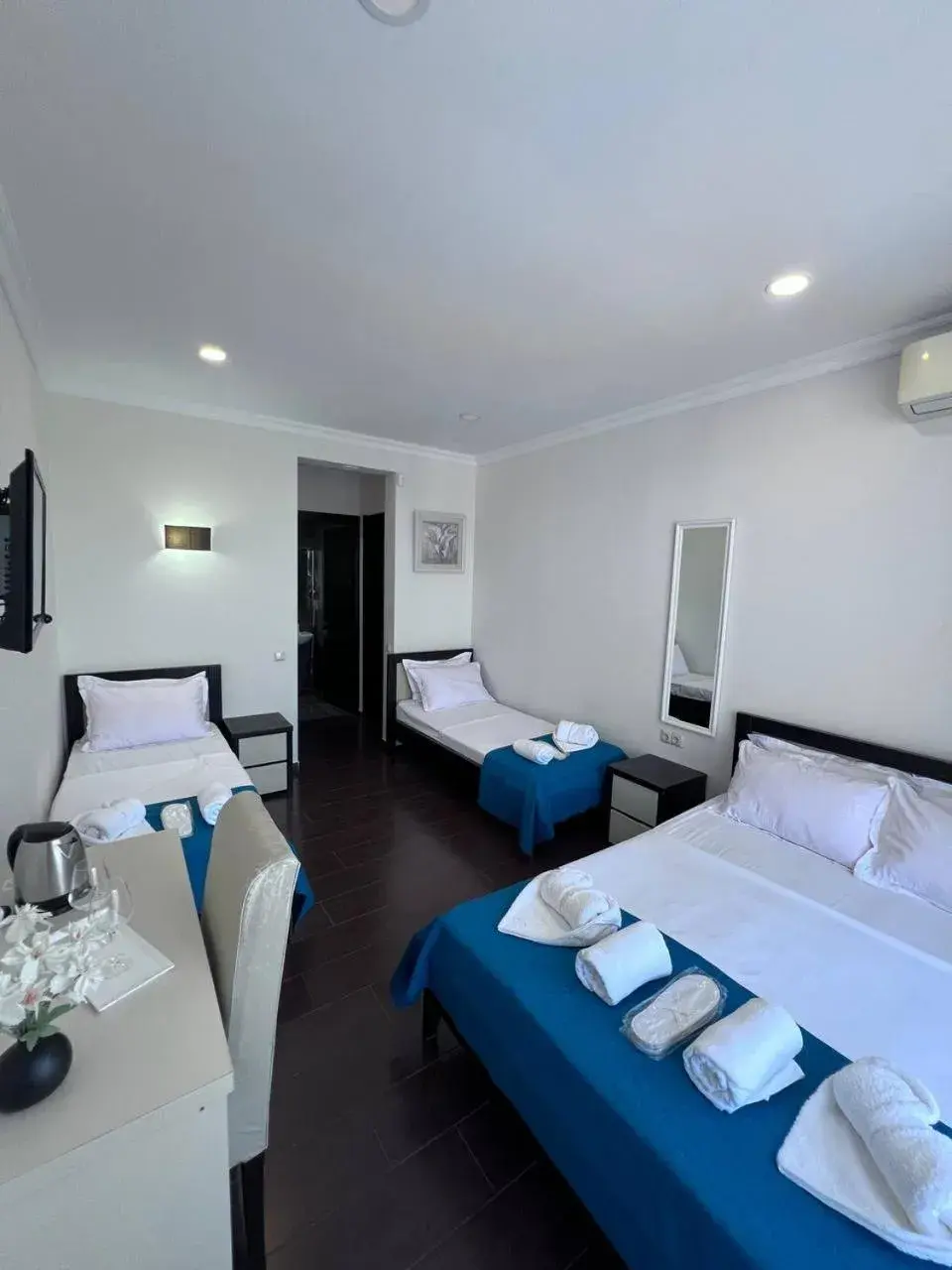 Quadruple Room with Balcony in GNS Hotel Quadruple Room with Balcony in GNS Hotel