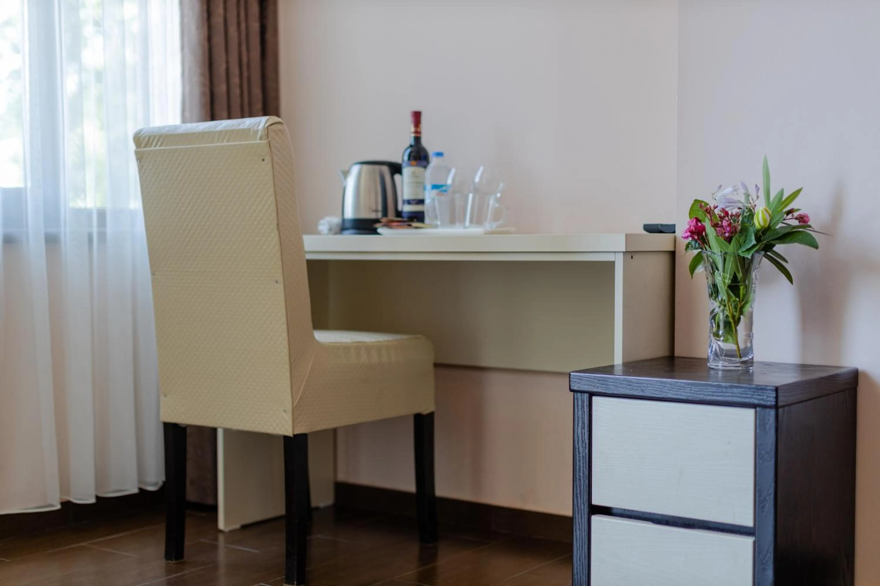 Coffee/tea facilities in GNS Hotel