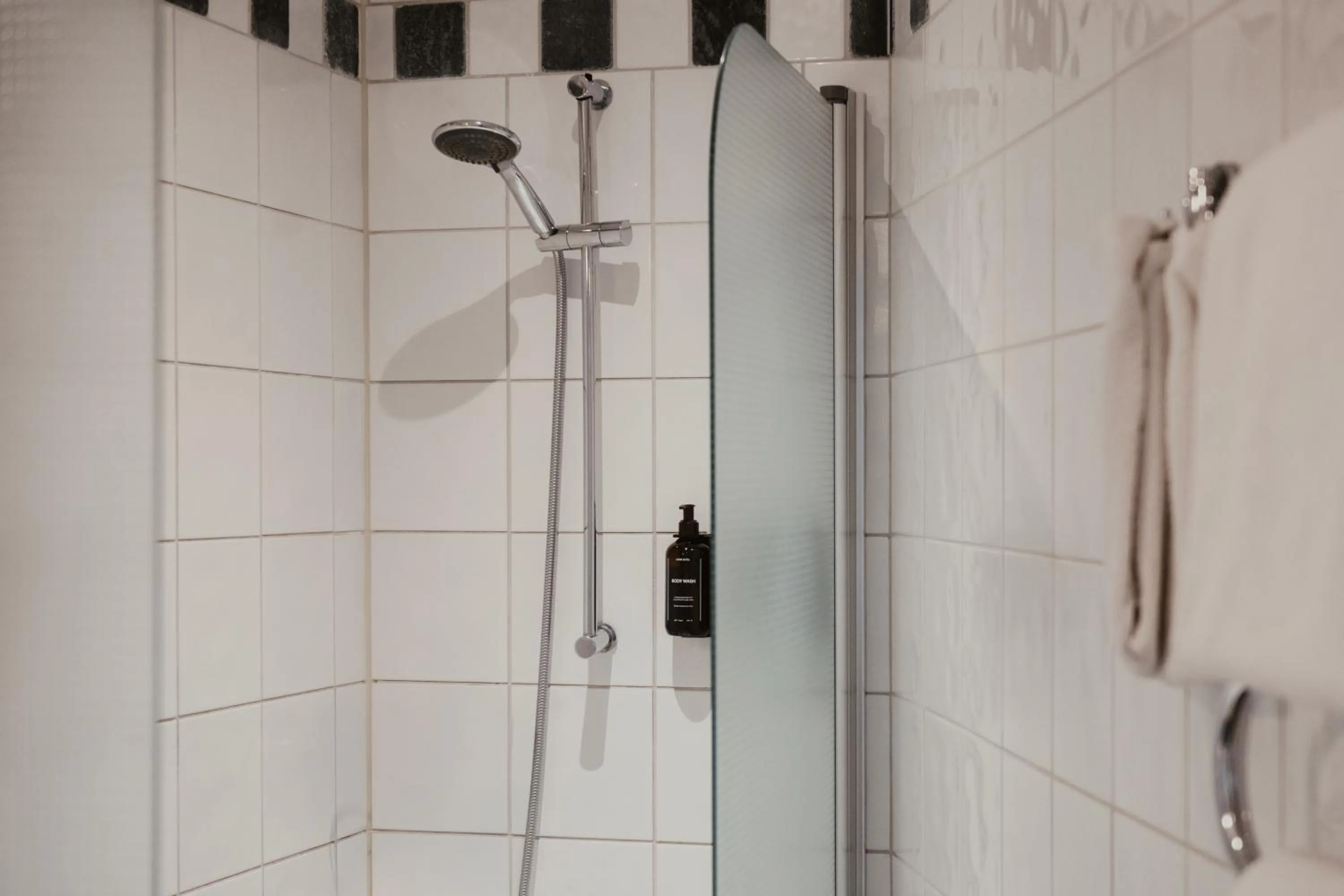 Shower in Home Hotel Temperance