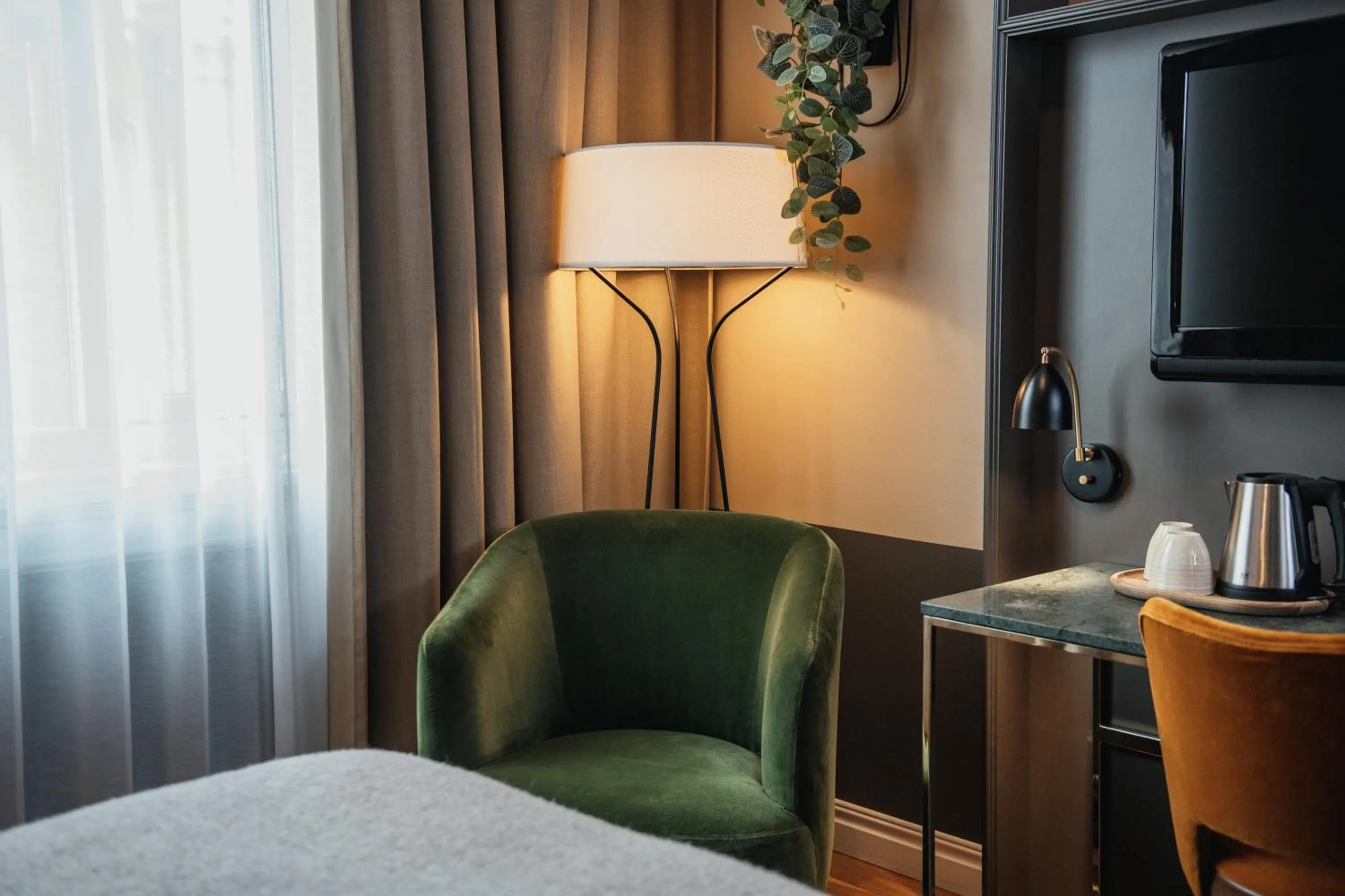 Seating area, Bed in Home Hotel Temperance