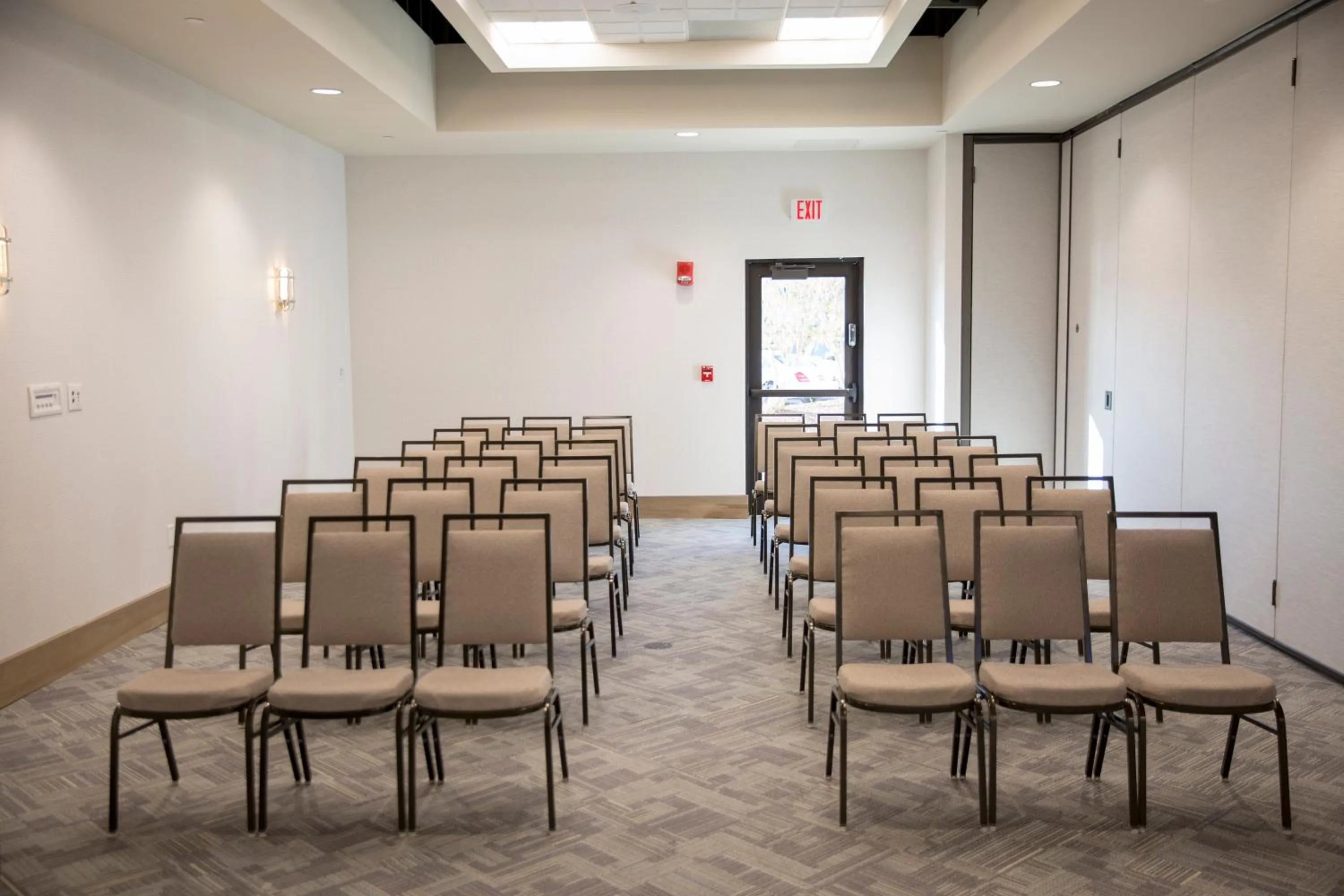Meeting/conference room in Holiday Inn Orlando International Airport by IHG