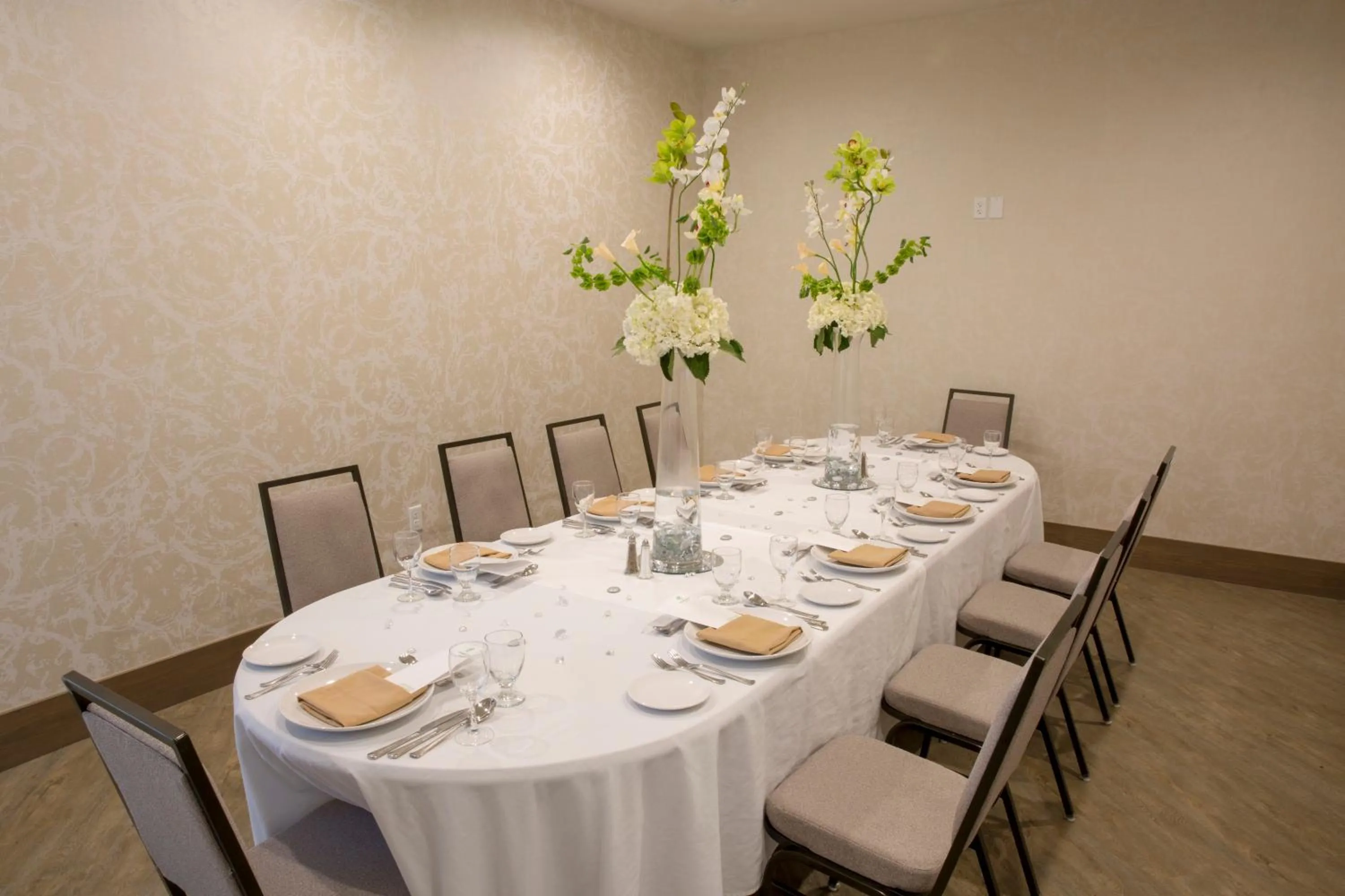 Meeting/conference room in Holiday Inn Orlando International Airport by IHG