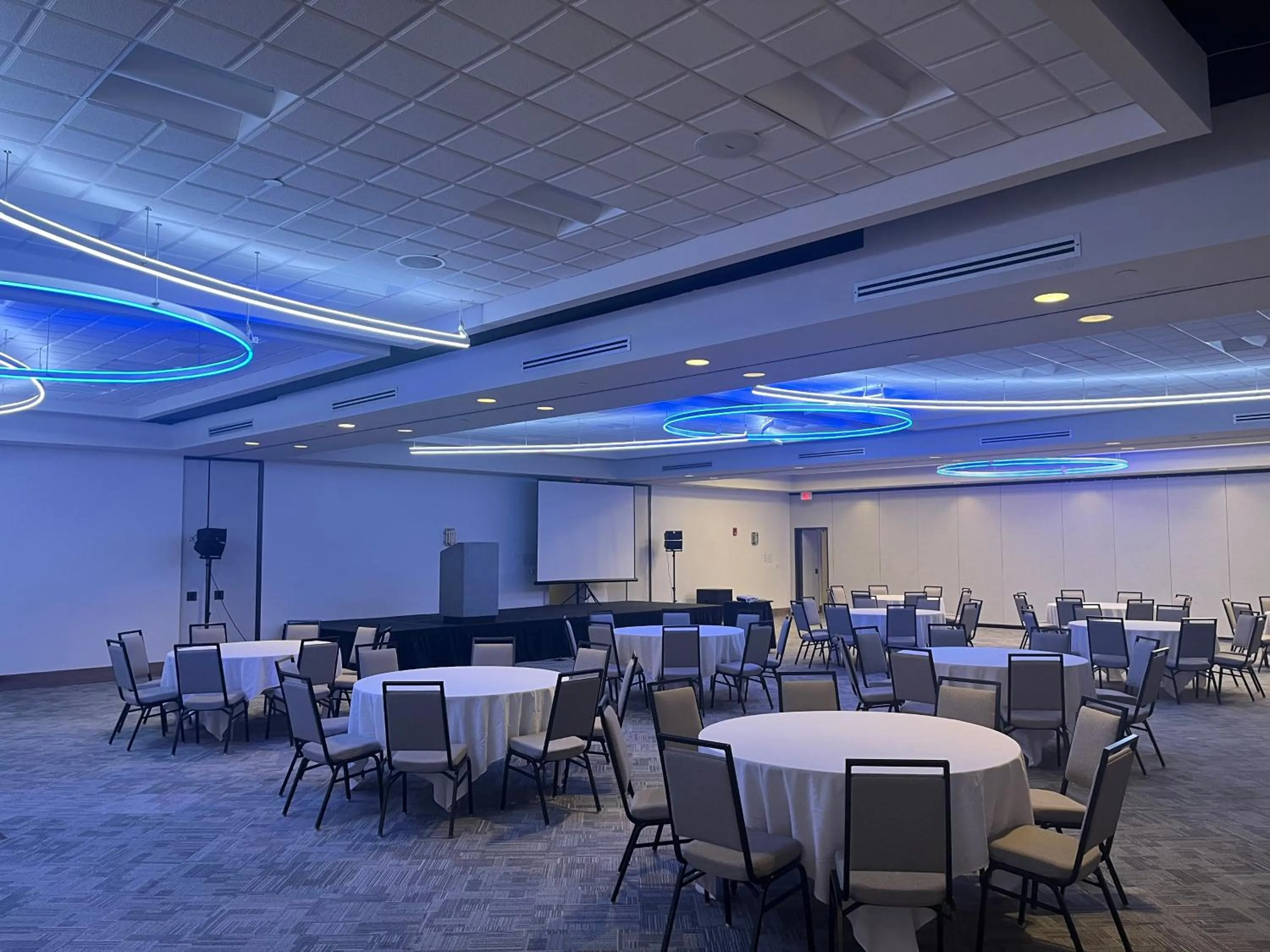 Meeting/conference room in Holiday Inn Orlando International Airport by IHG