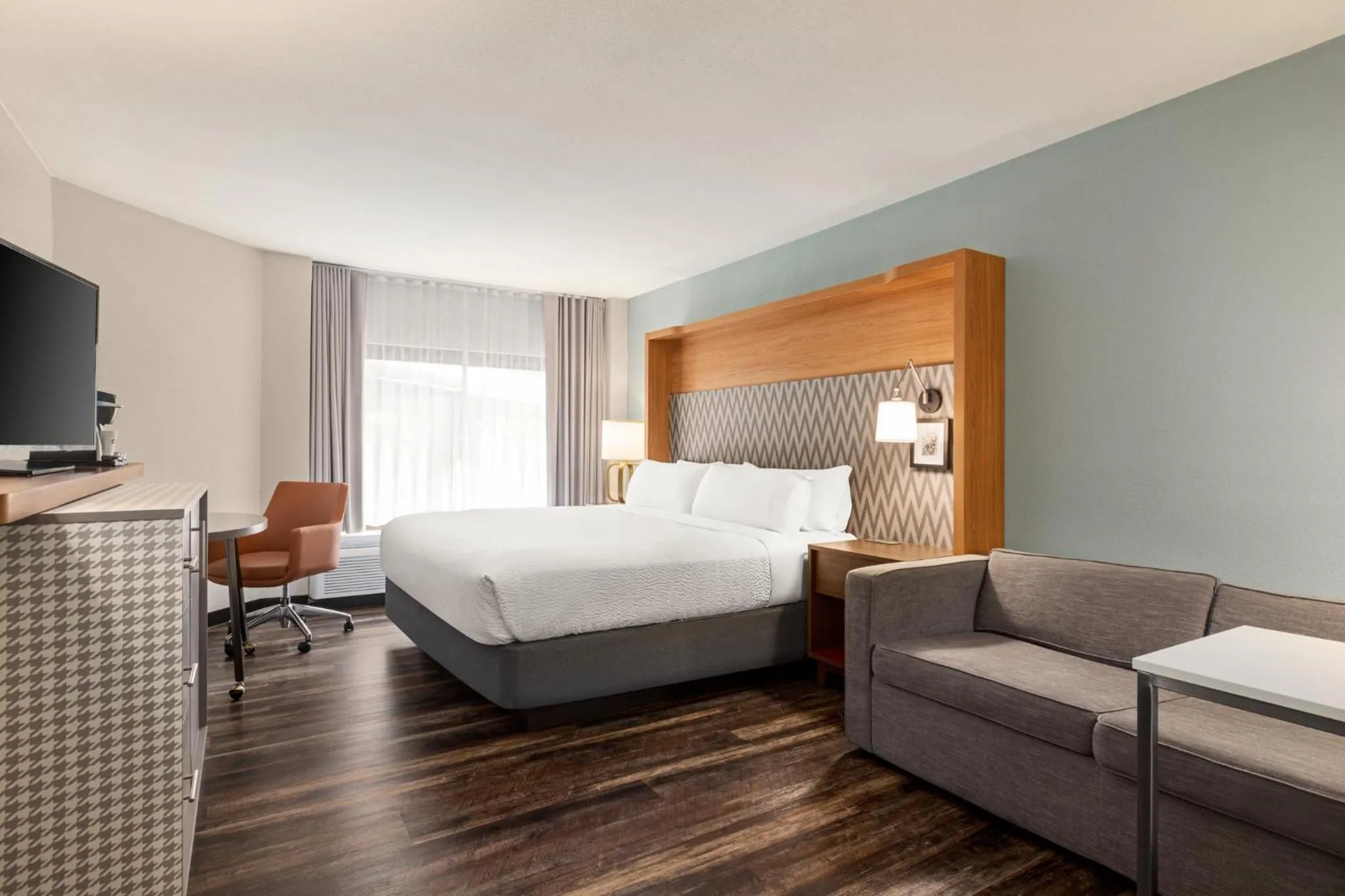 Photo of the whole room, Bed in Holiday Inn Orlando International Airport by IHG