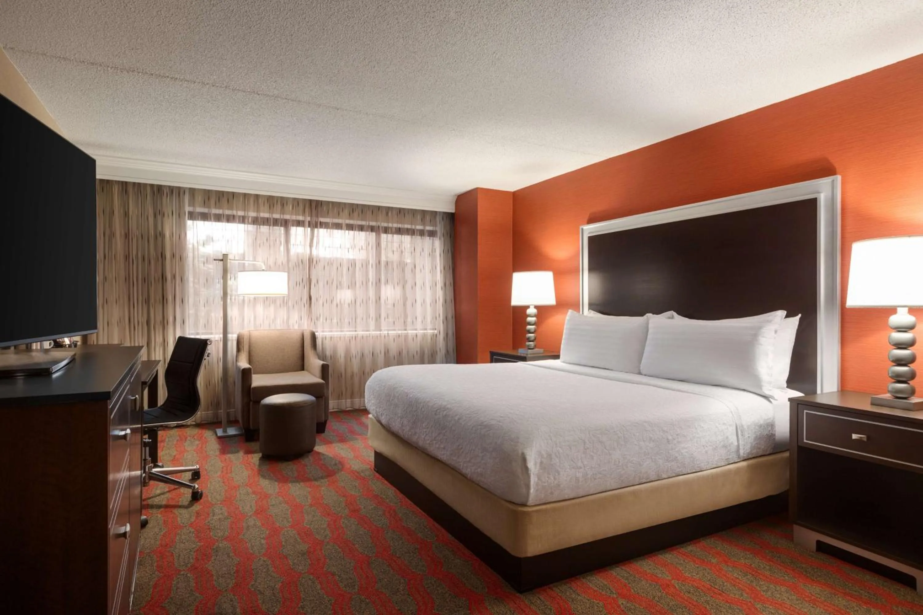 Bed in DoubleTree by Hilton New York-LaGuardia