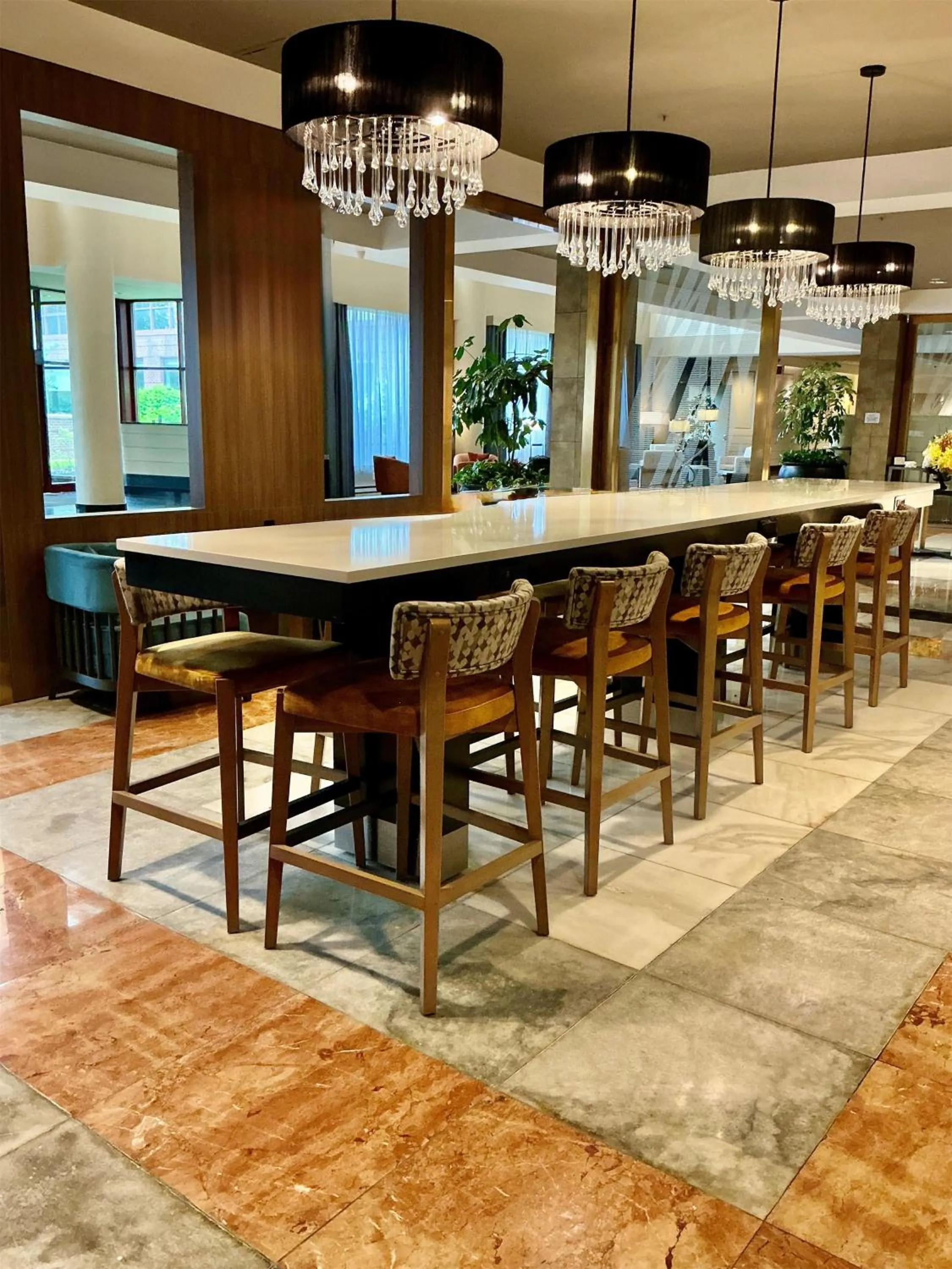 Dining area in DoubleTree by Hilton New York-LaGuardia