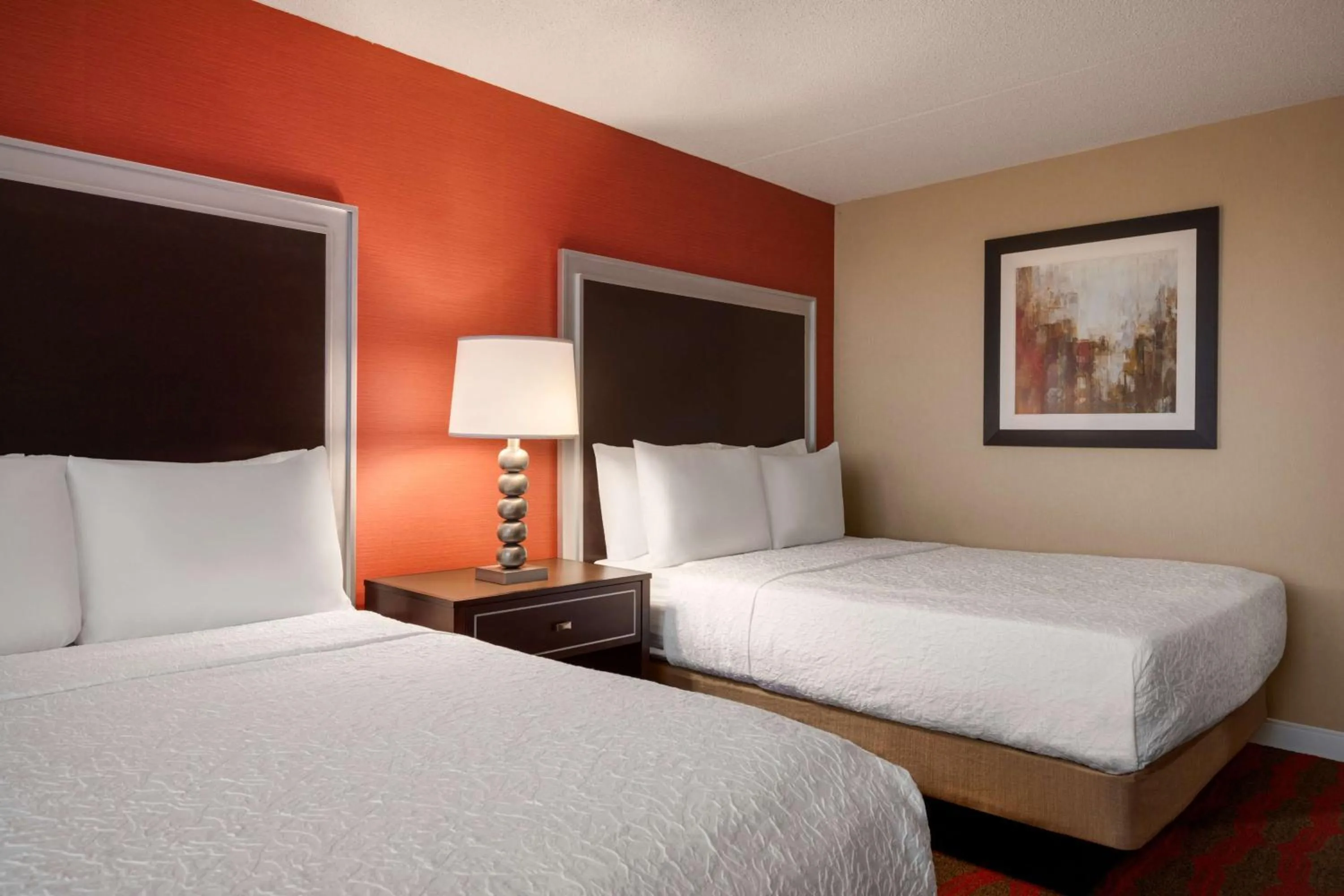 Bed in DoubleTree by Hilton New York-LaGuardia