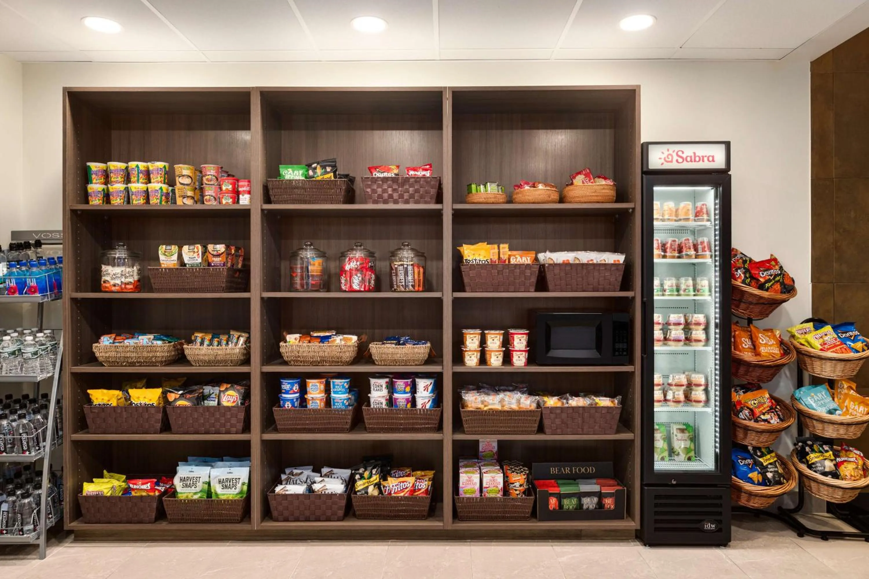 Restaurant/places to eat in DoubleTree by Hilton New York-LaGuardia