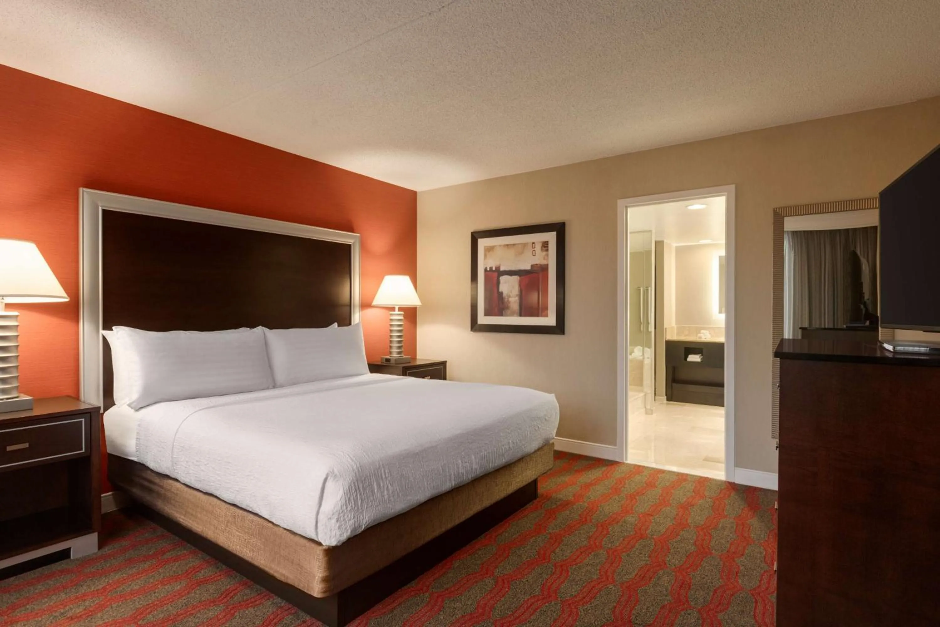 Bed in DoubleTree by Hilton New York-LaGuardia