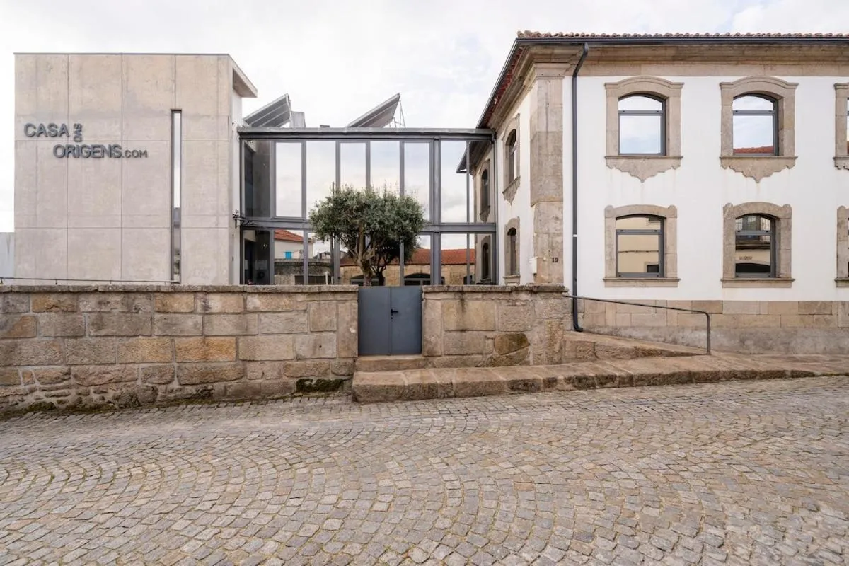 Property building in Casa das Origens