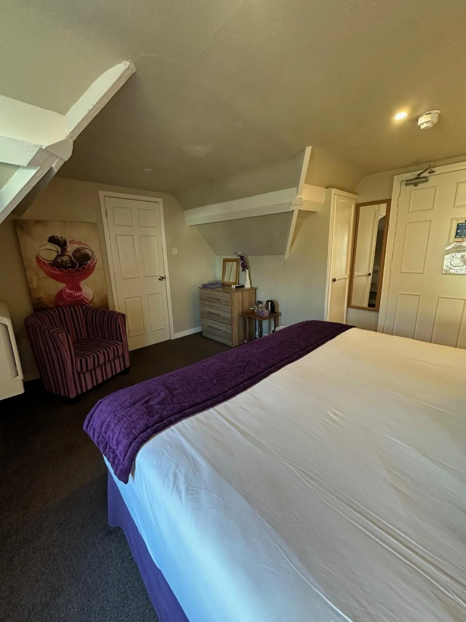 Bedroom, Bed in The Chocolate Box Guest House