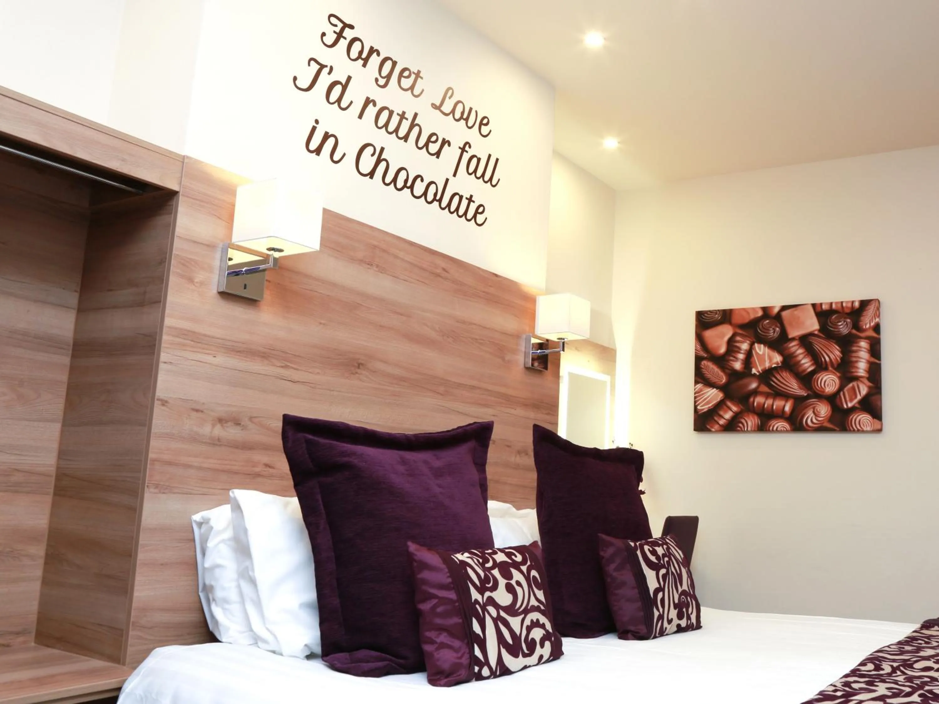 Bedroom, Bed in The Chocolate Box Guest House