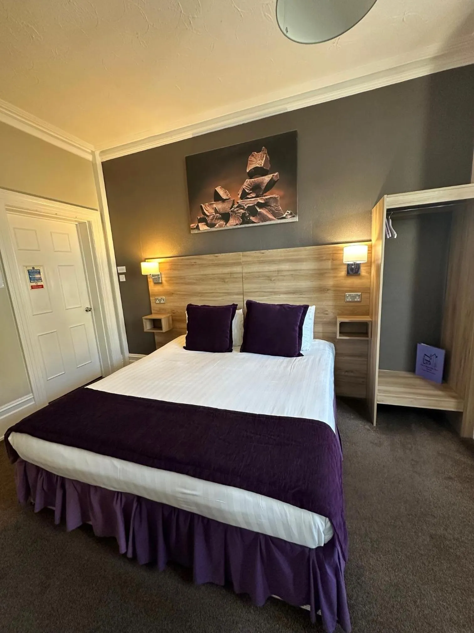 Bedroom, Bed in The Chocolate Box Guest House