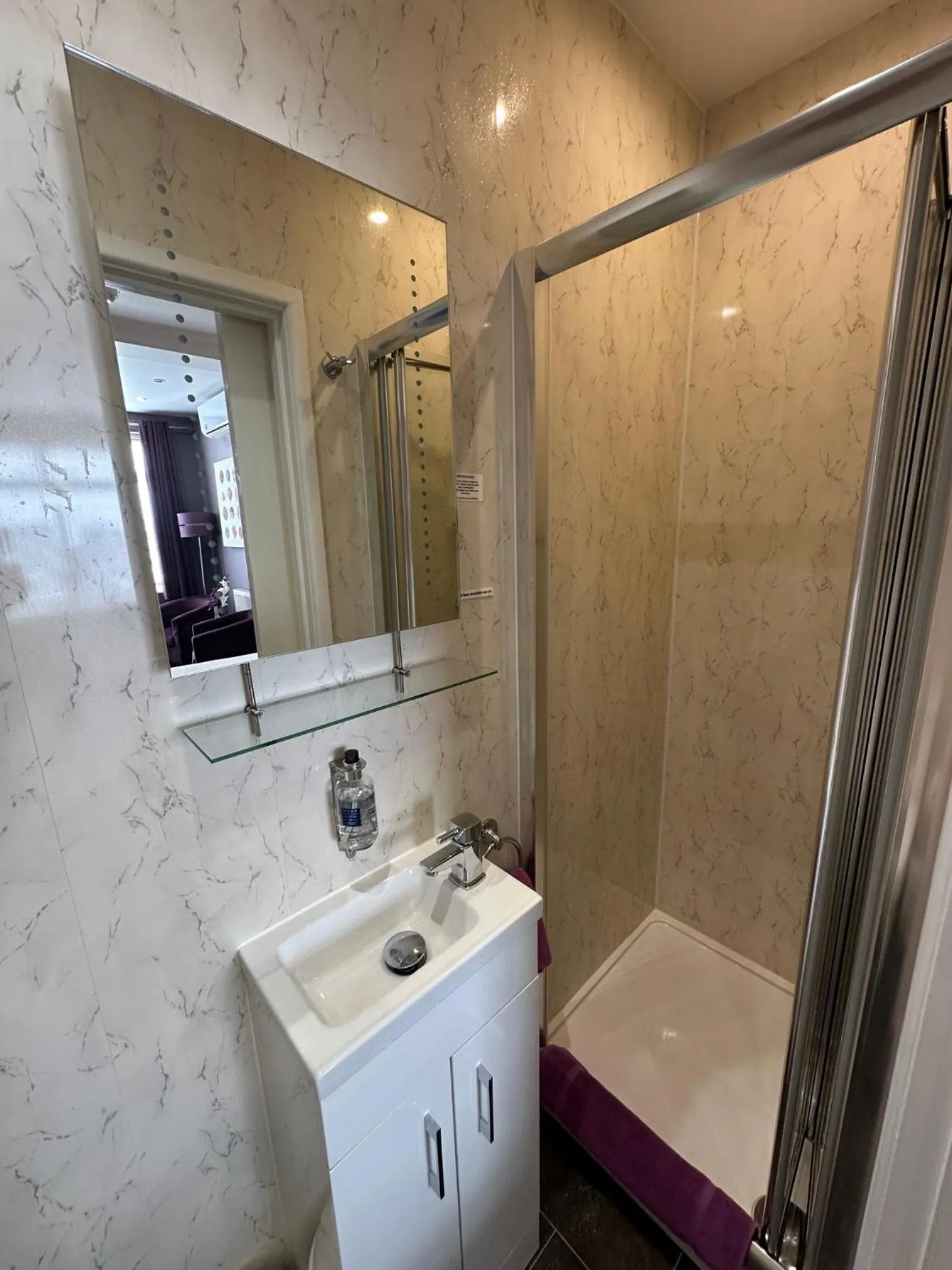 Bathroom in The Chocolate Box Guest House