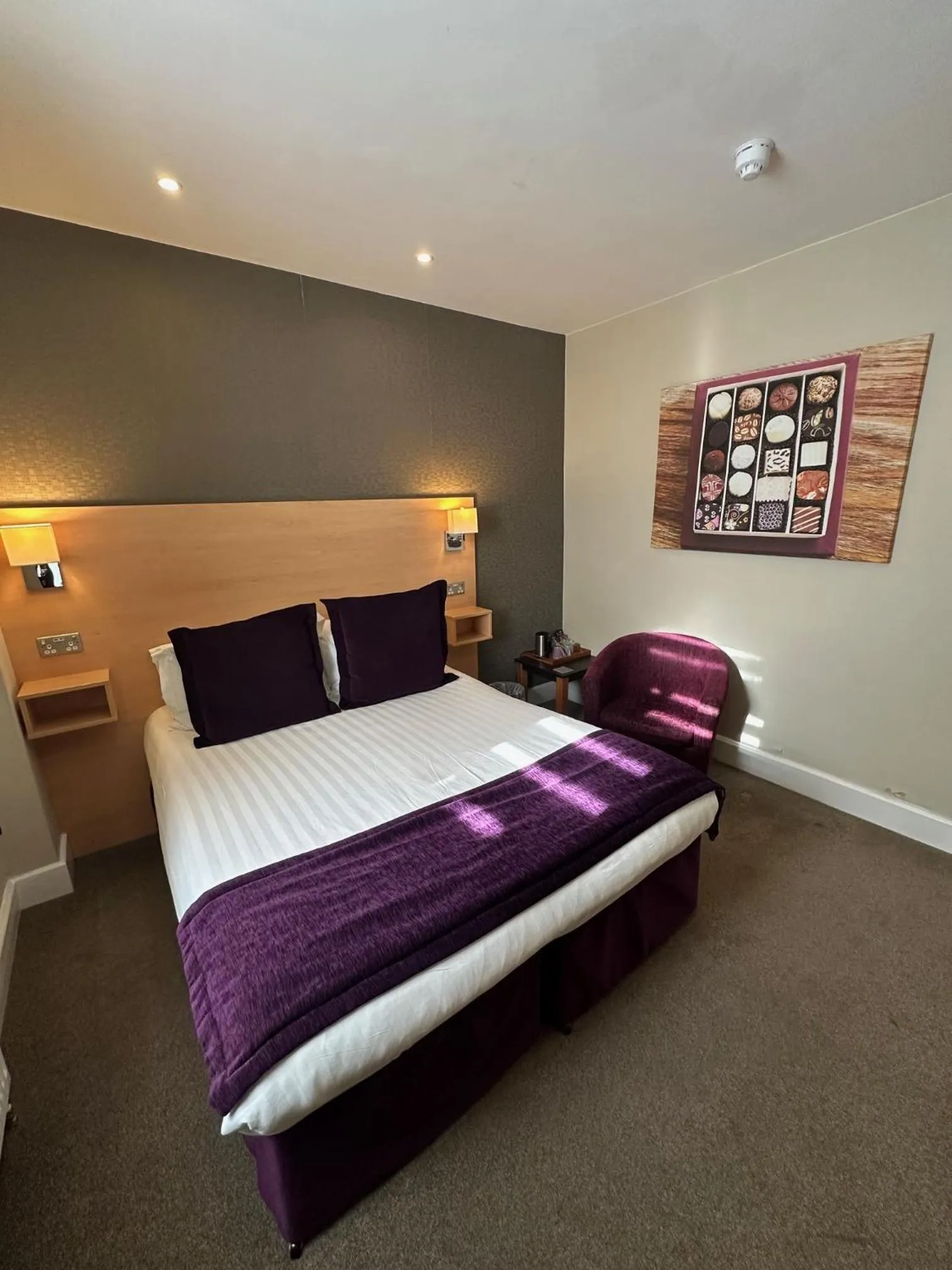 Bedroom, Bed in The Chocolate Box Guest House