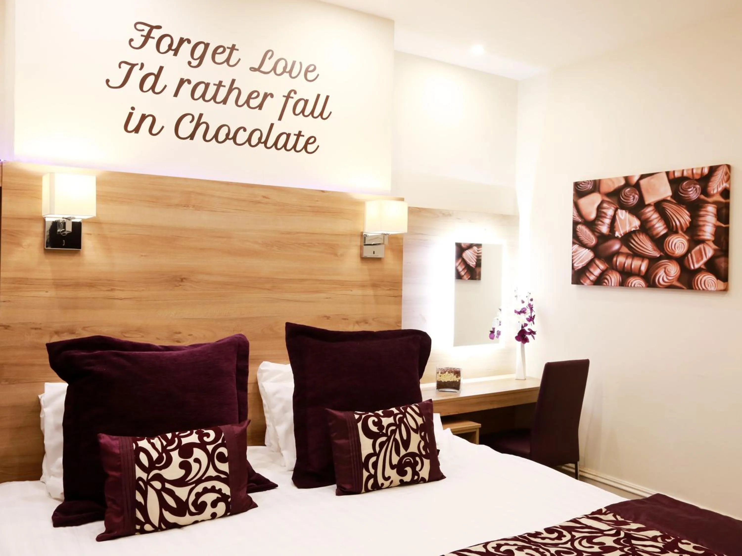 Bedroom, Bed in The Chocolate Box Guest House