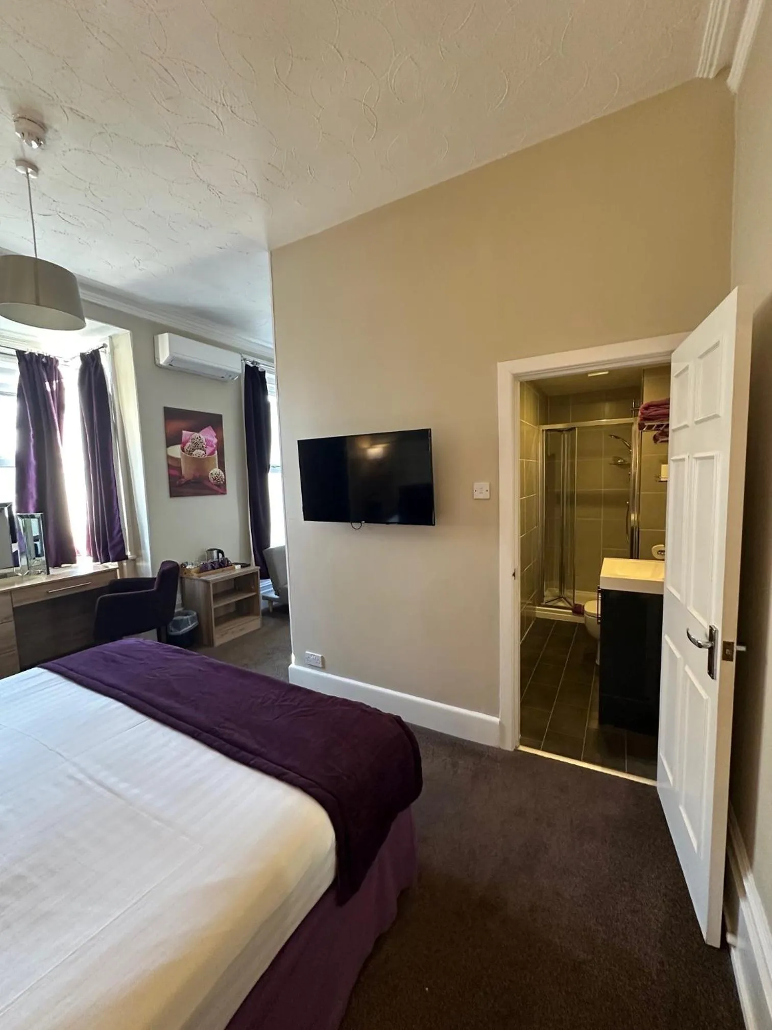 Bedroom, Bed in The Chocolate Box Guest House